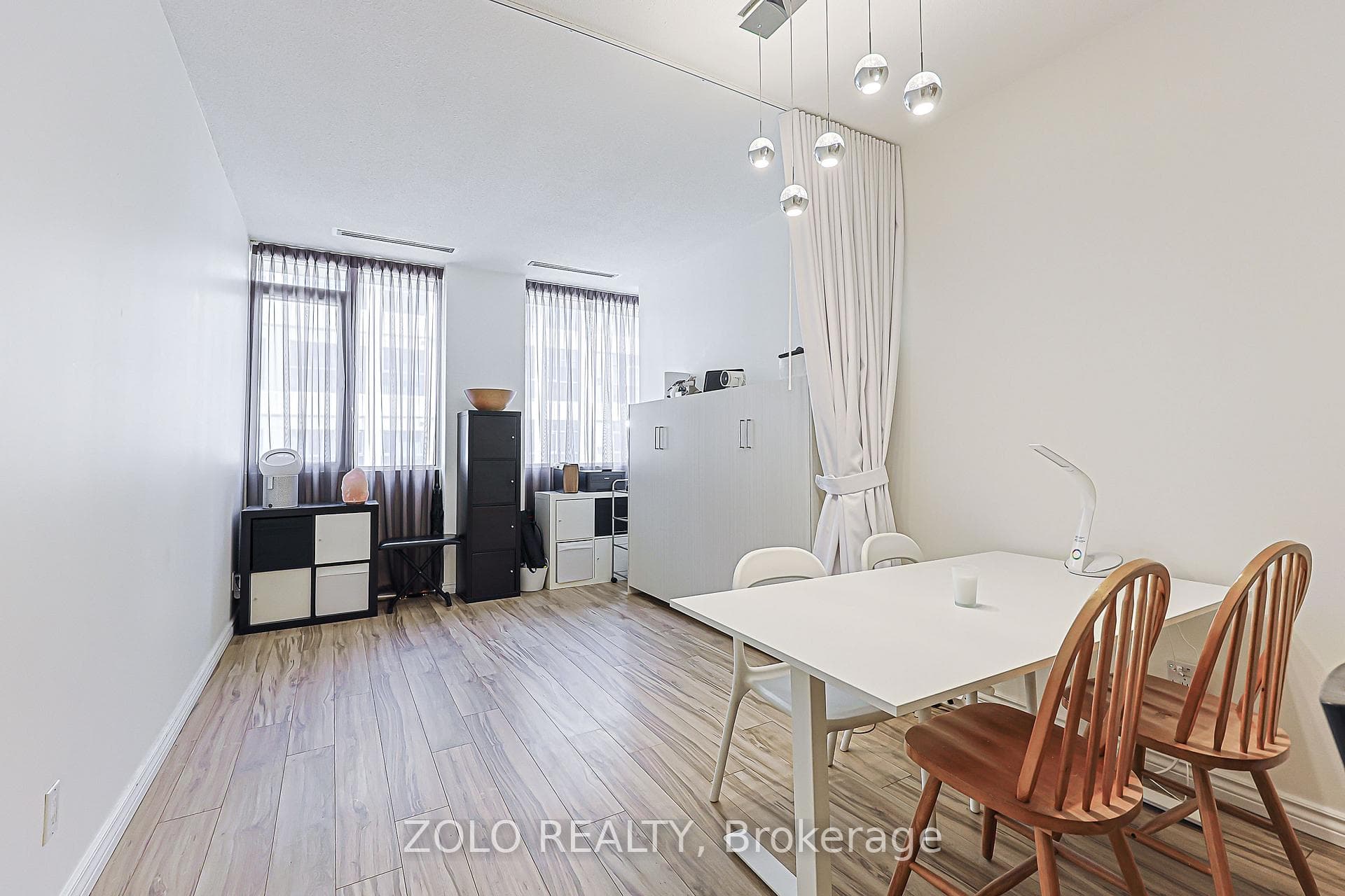 555 Yonge Street Unit 804 photo 8
