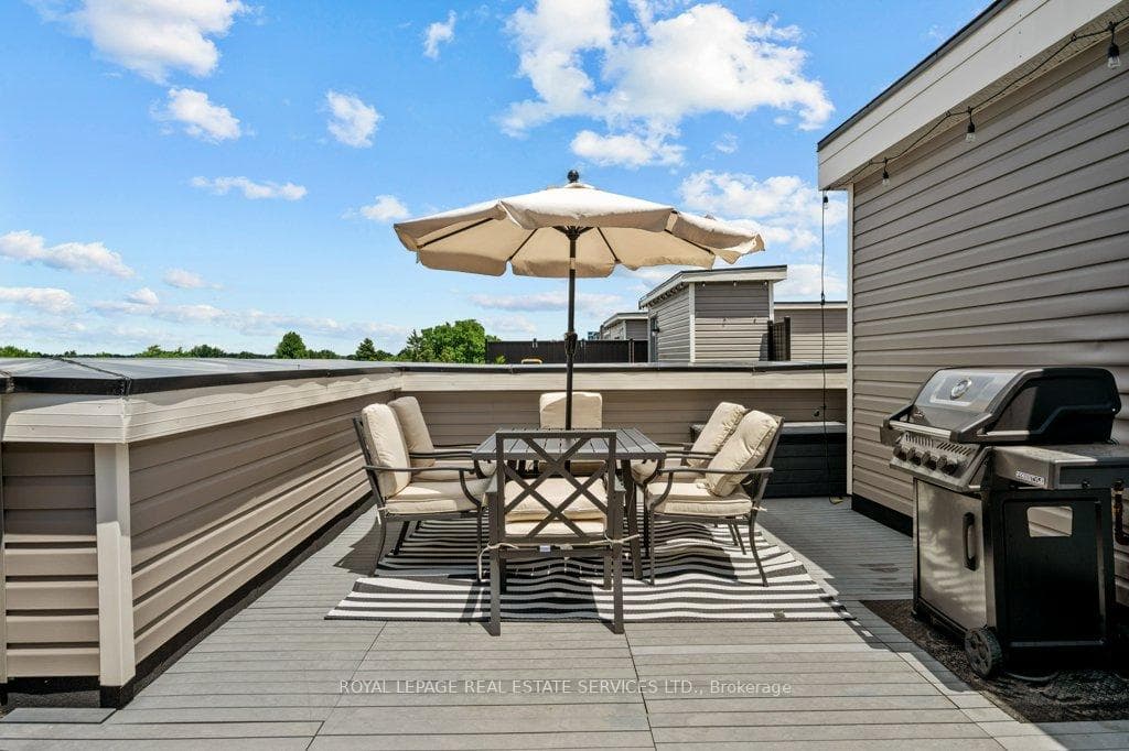 Private Oversized Rooftop Terrace with a Gas Line