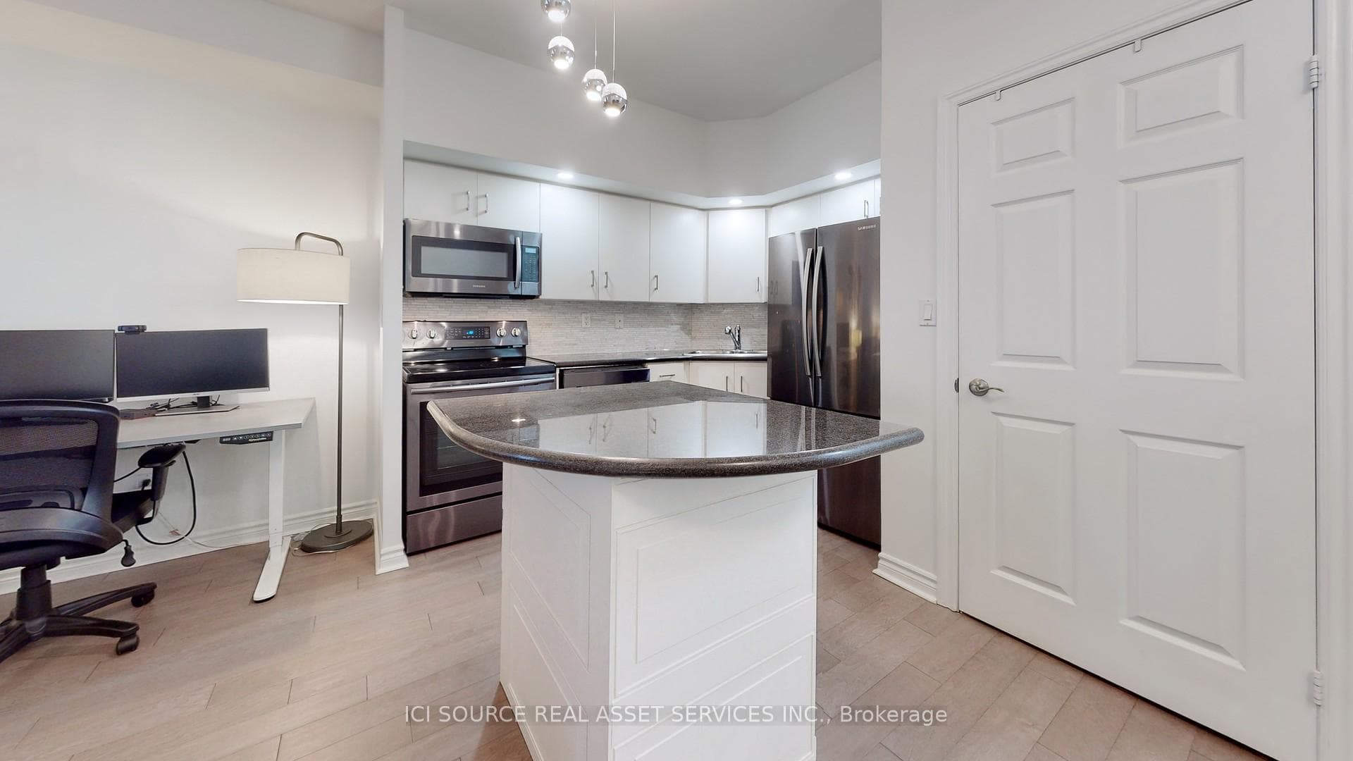 270 Wellington Street Unit PH21 photo 8