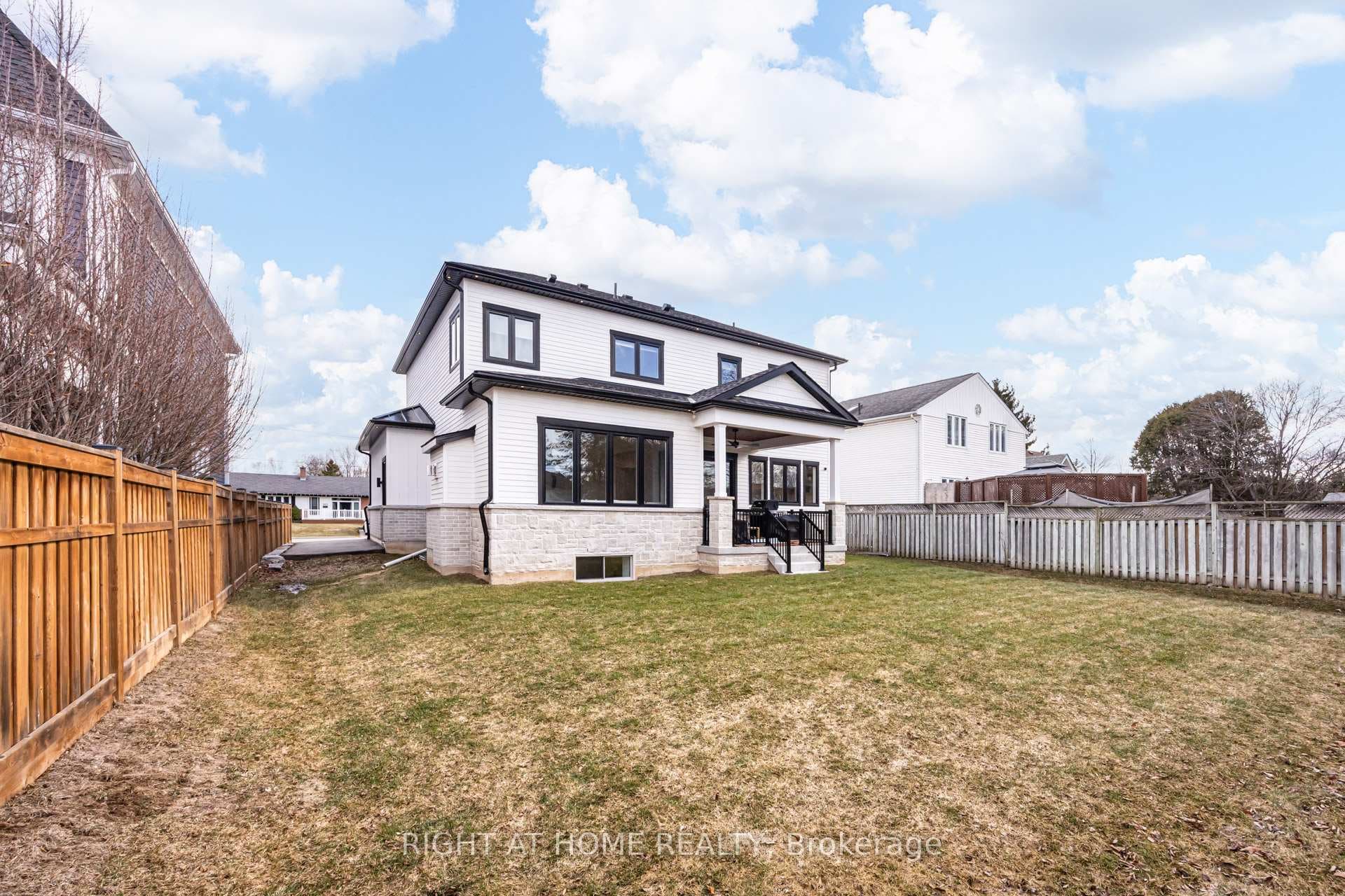 206 Elmwood Crescent photo 37