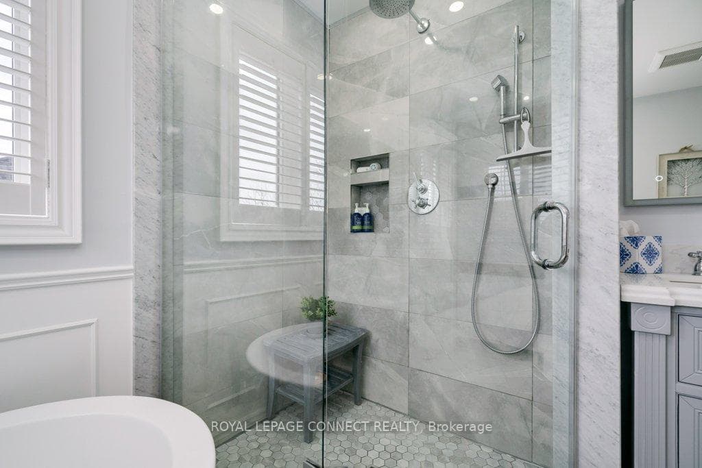 87 Long Island Crescent photo 17