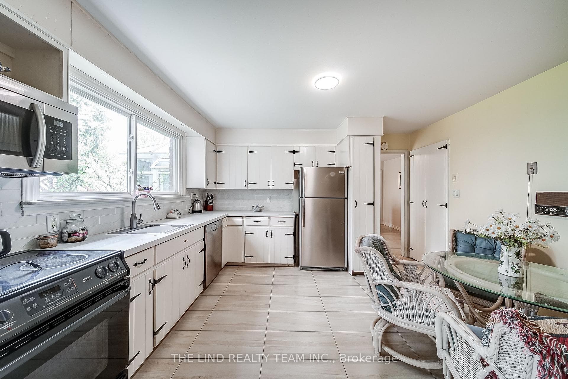 15809 Dufferin Street photo 11