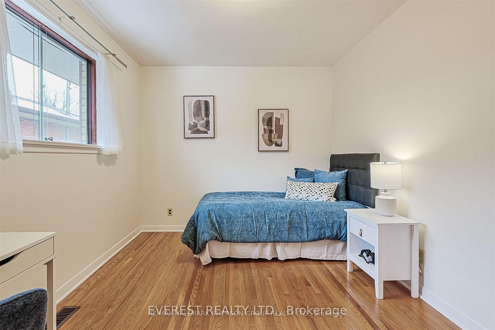 99 Rochman Boulevard photo 4