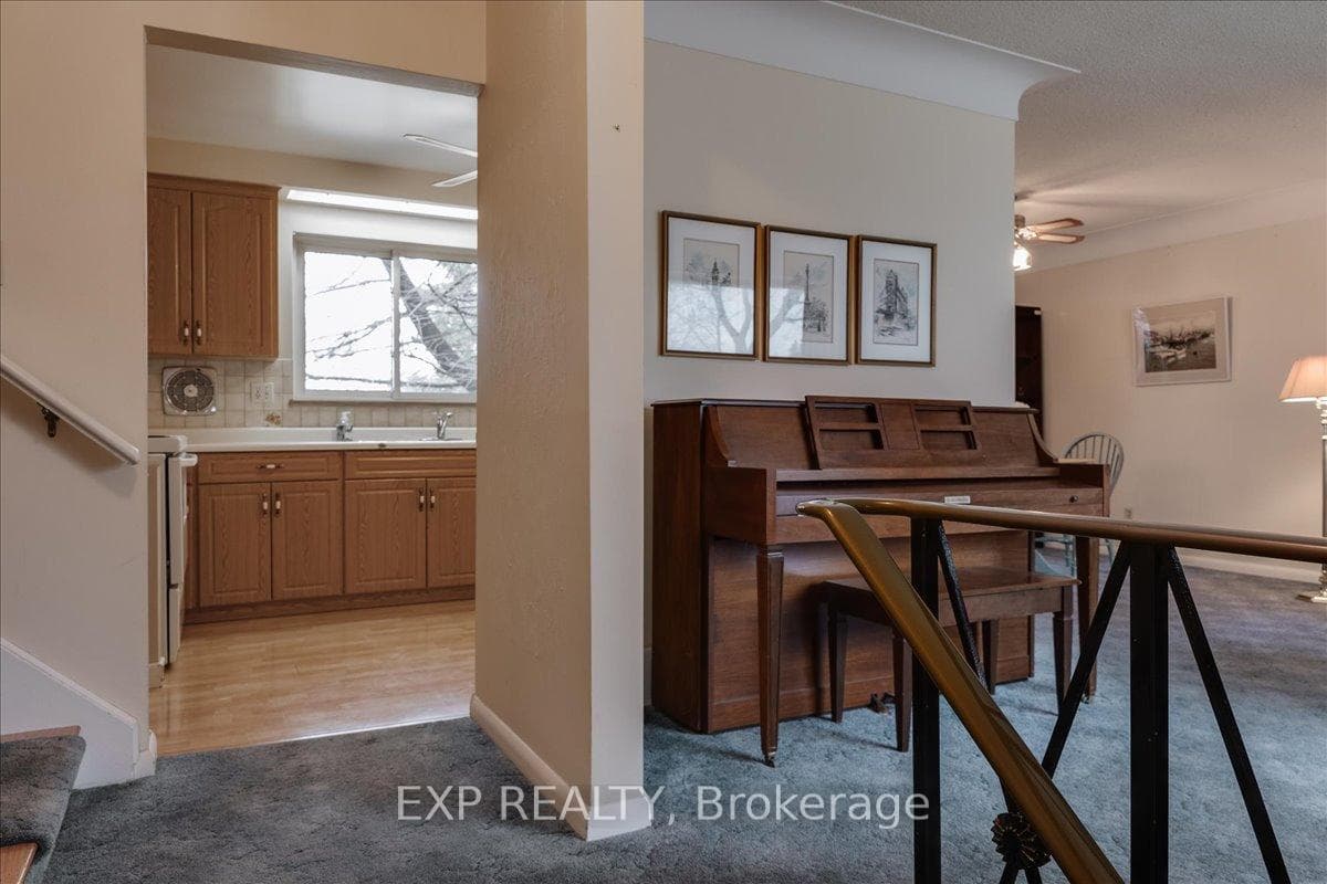 304 Burlington Crescent photo 8
