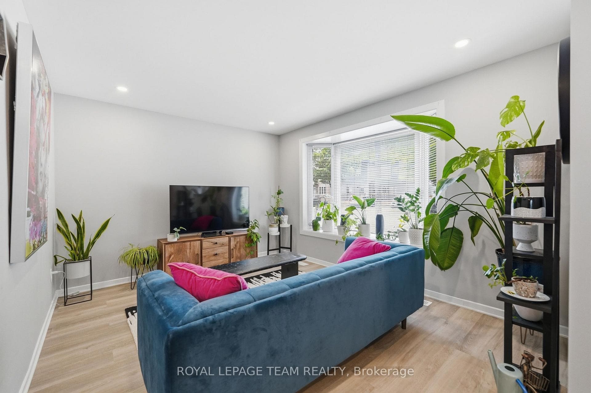 289 Montfort Street photo 9