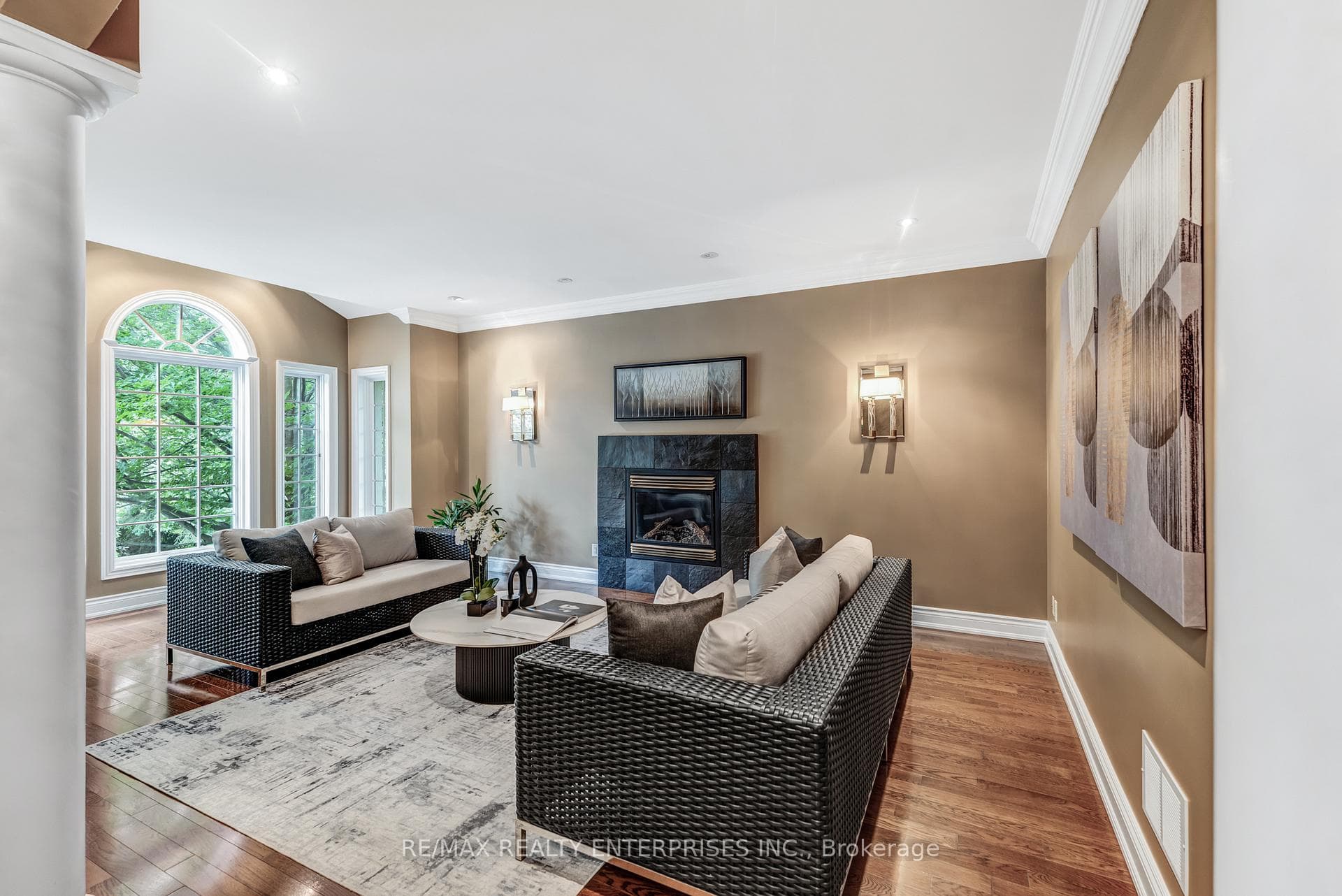1421 Indian Grove photo 8