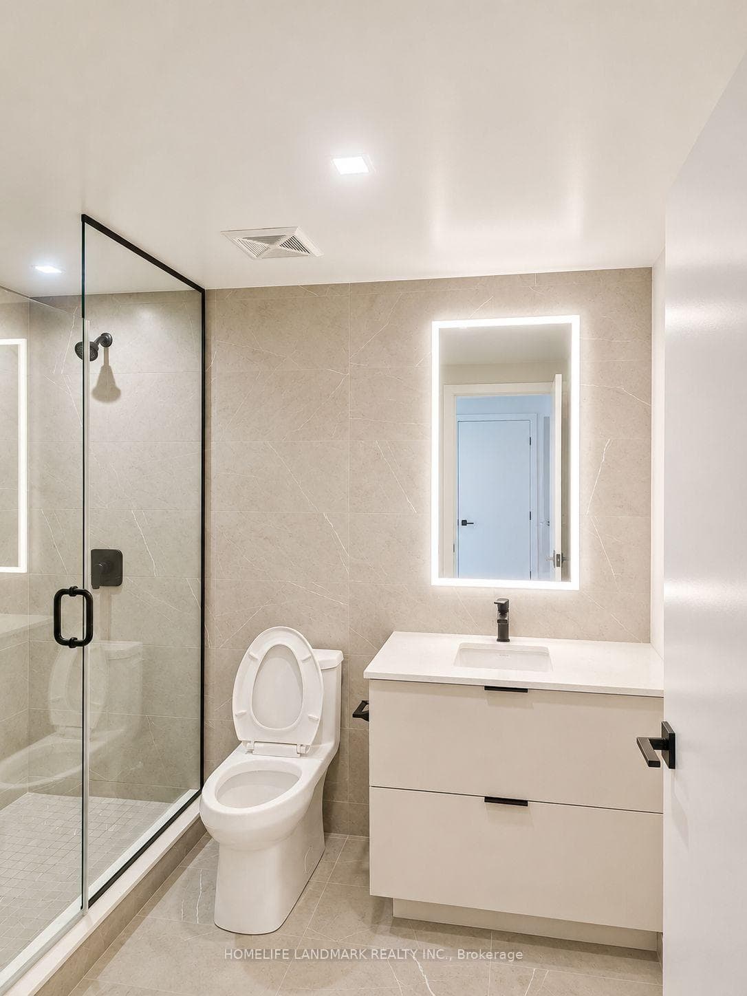 Spacious Bathroom