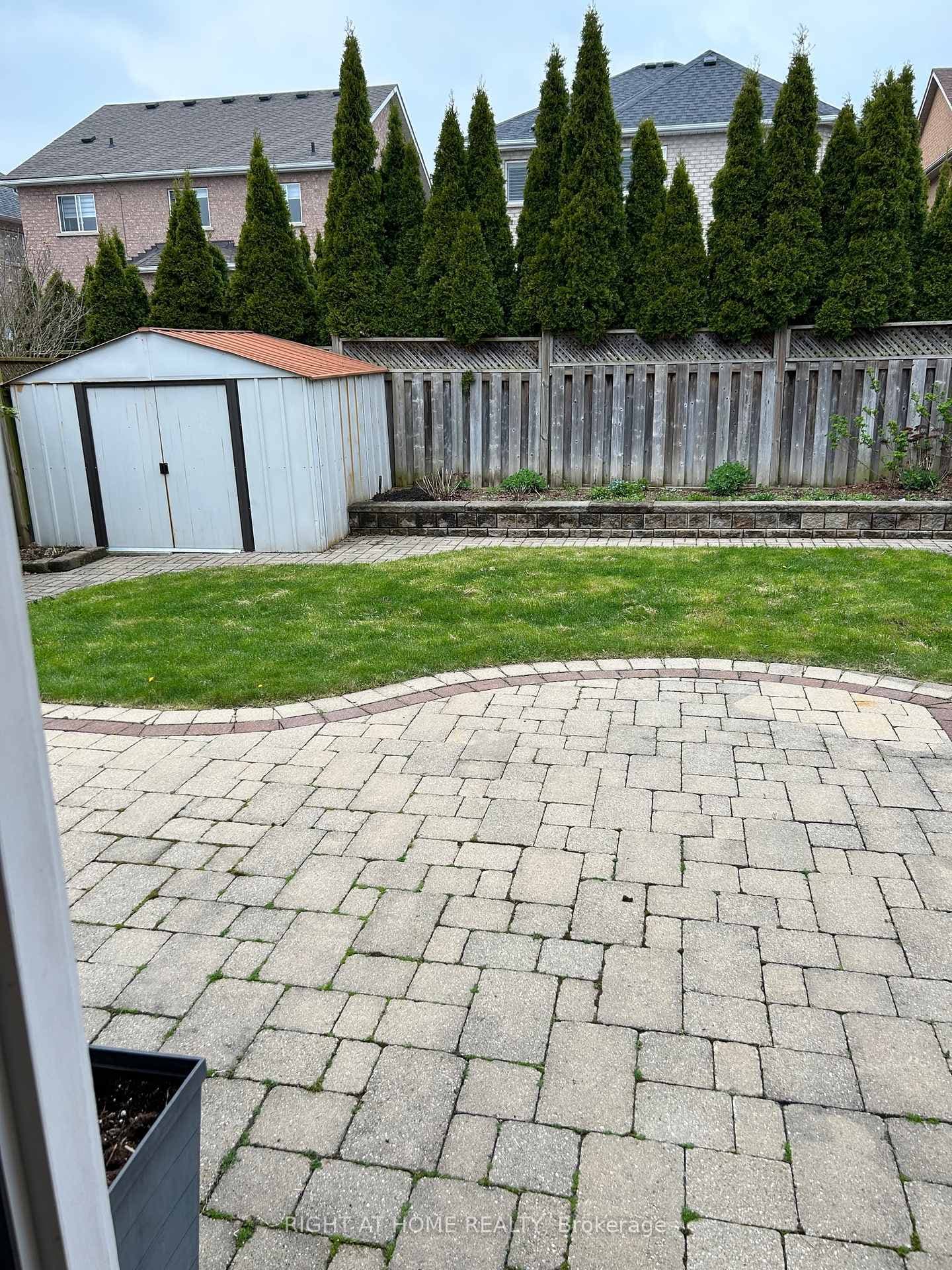 380 McBride Crescent photo 24