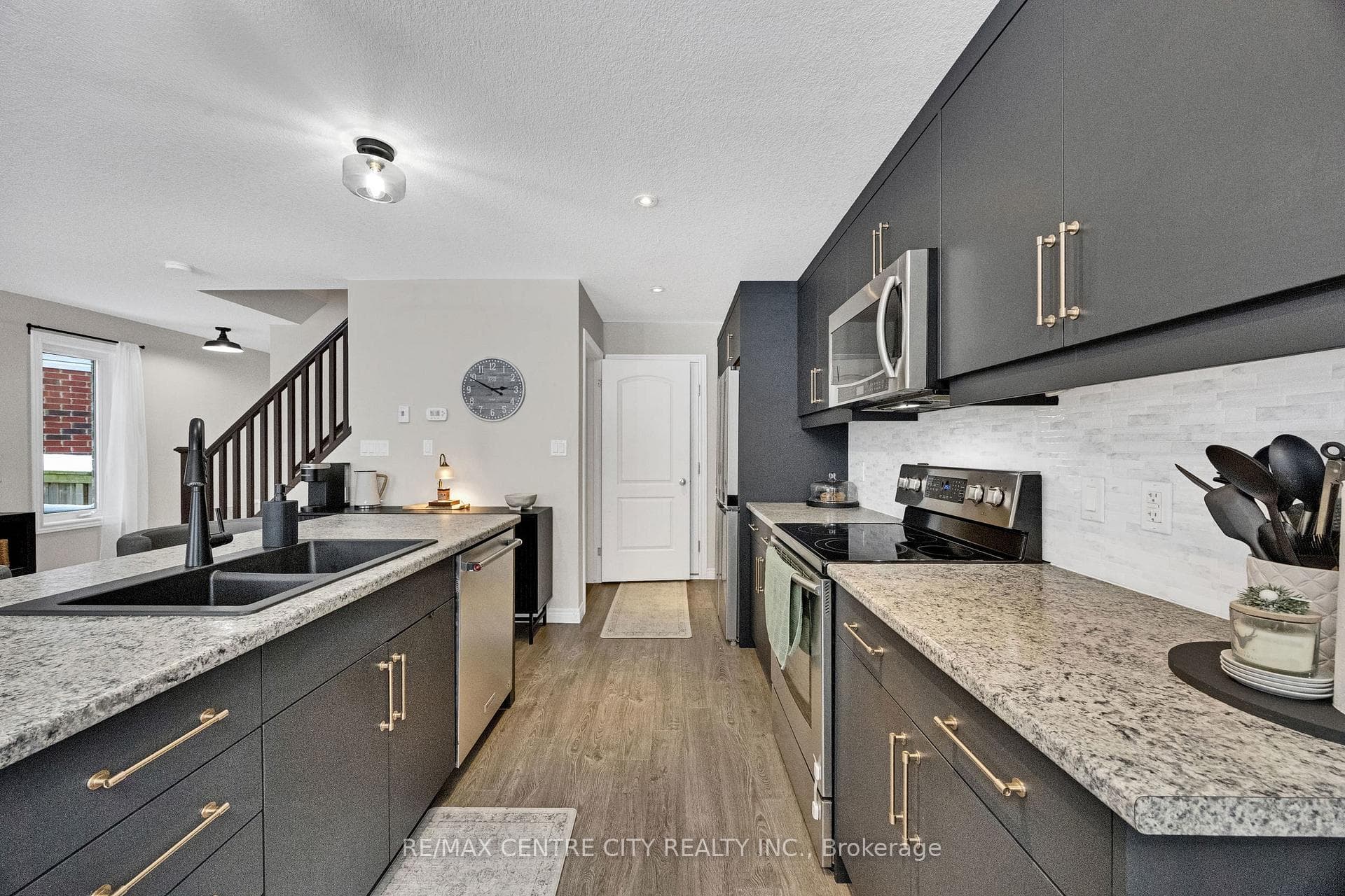 6929 Vallas Circle photo 12