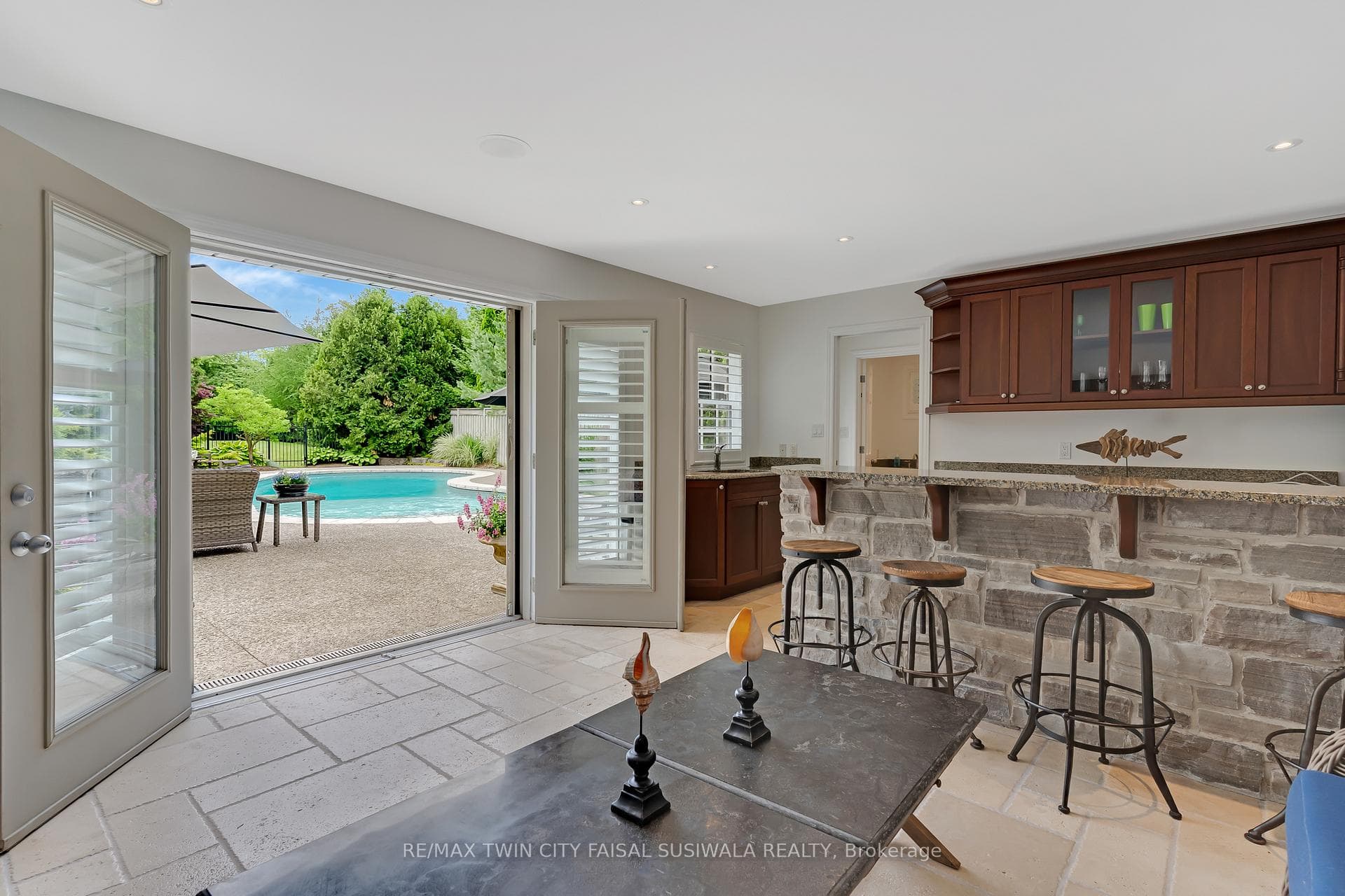 101 Deerpath Road photo 13