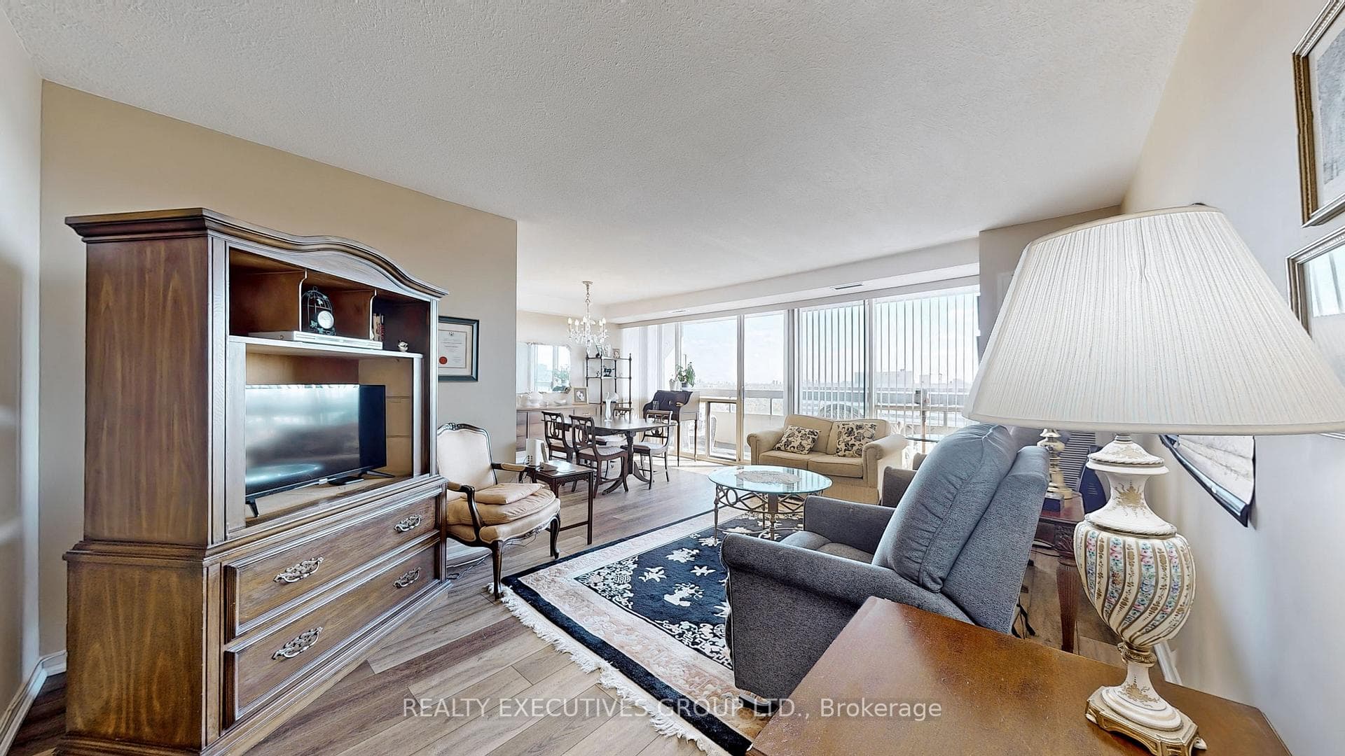 8111 Yonge Street Unit 1502 photo 7