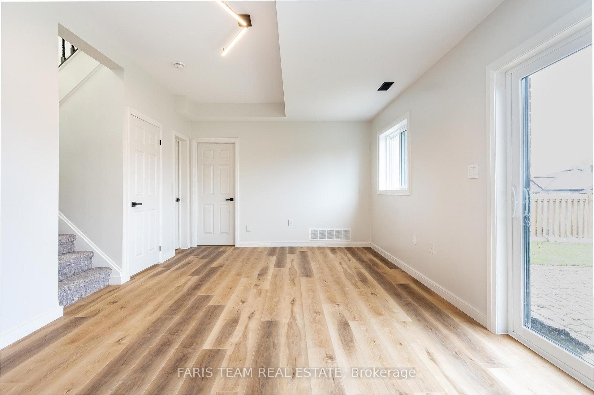 50 Rundle Crescent photo 9