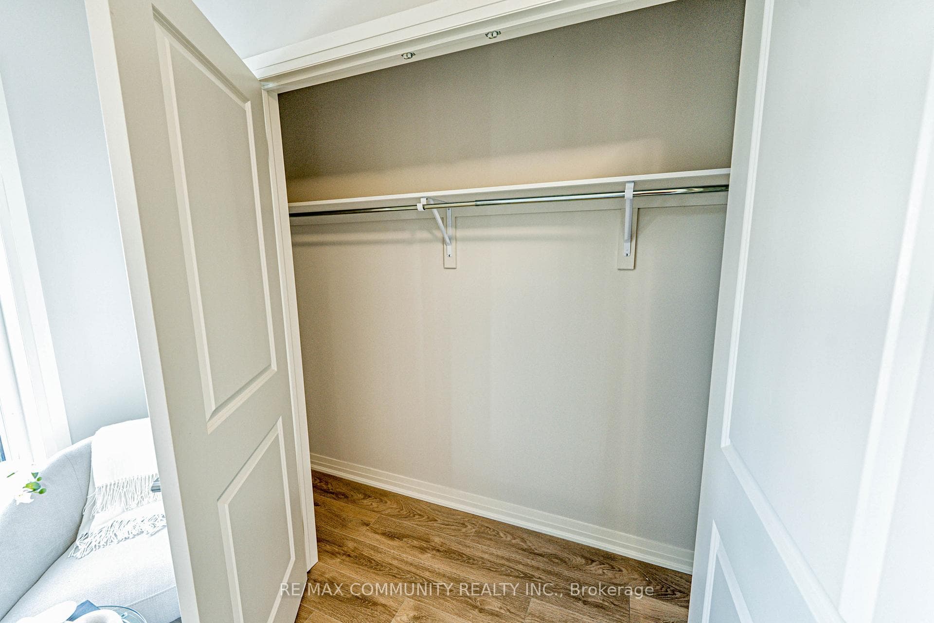 8 Esquire Way photo 22