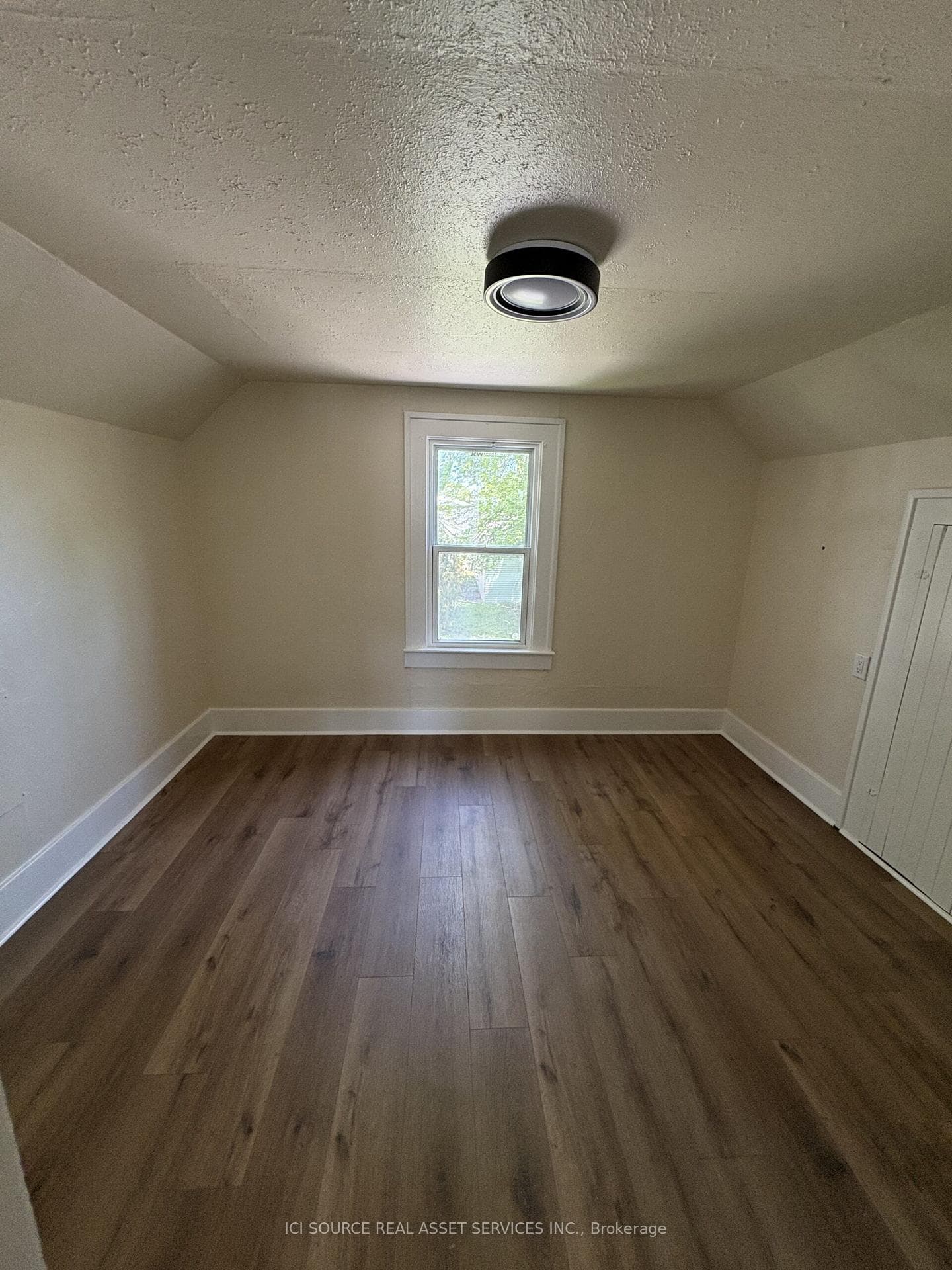 543 St Charles Street photo 12