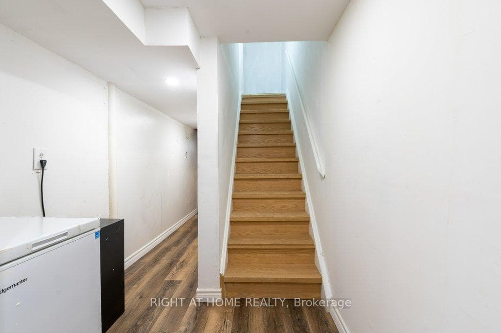 4 Fennimore Crescent photo 28