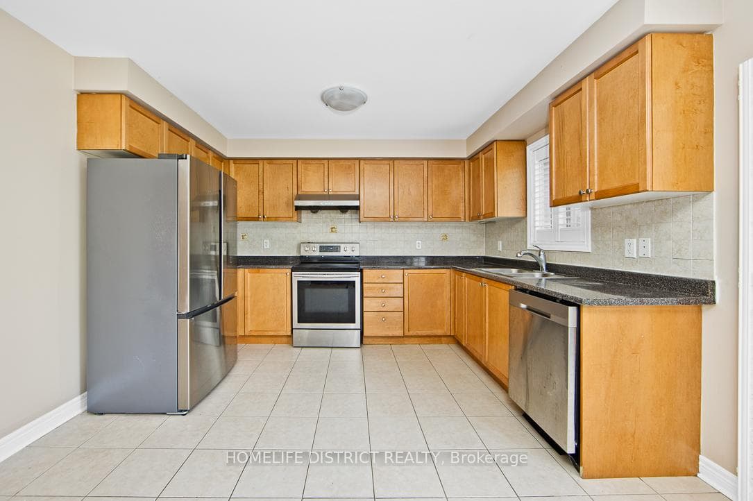 47 Ball Crescent photo 11