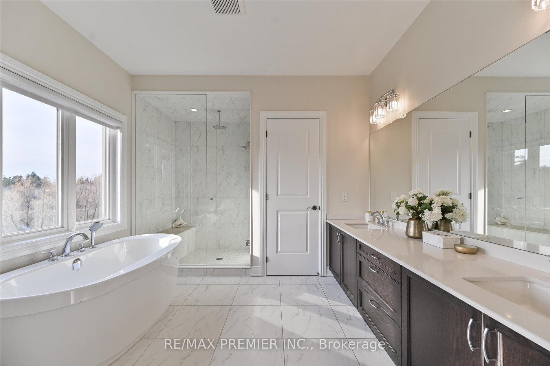 126 Burns Boulevard photo 25