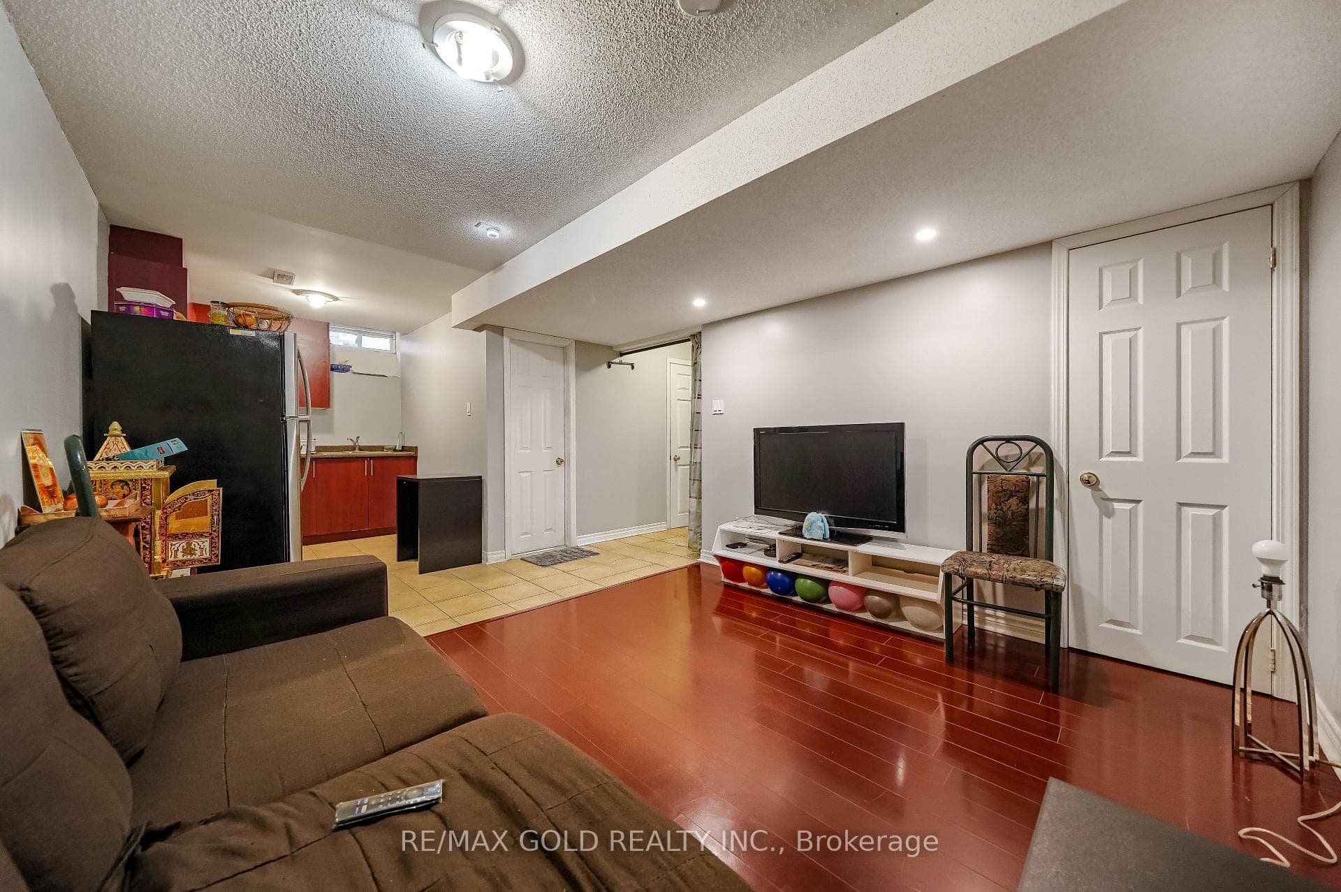 48 Frontenac Crescent photo 33