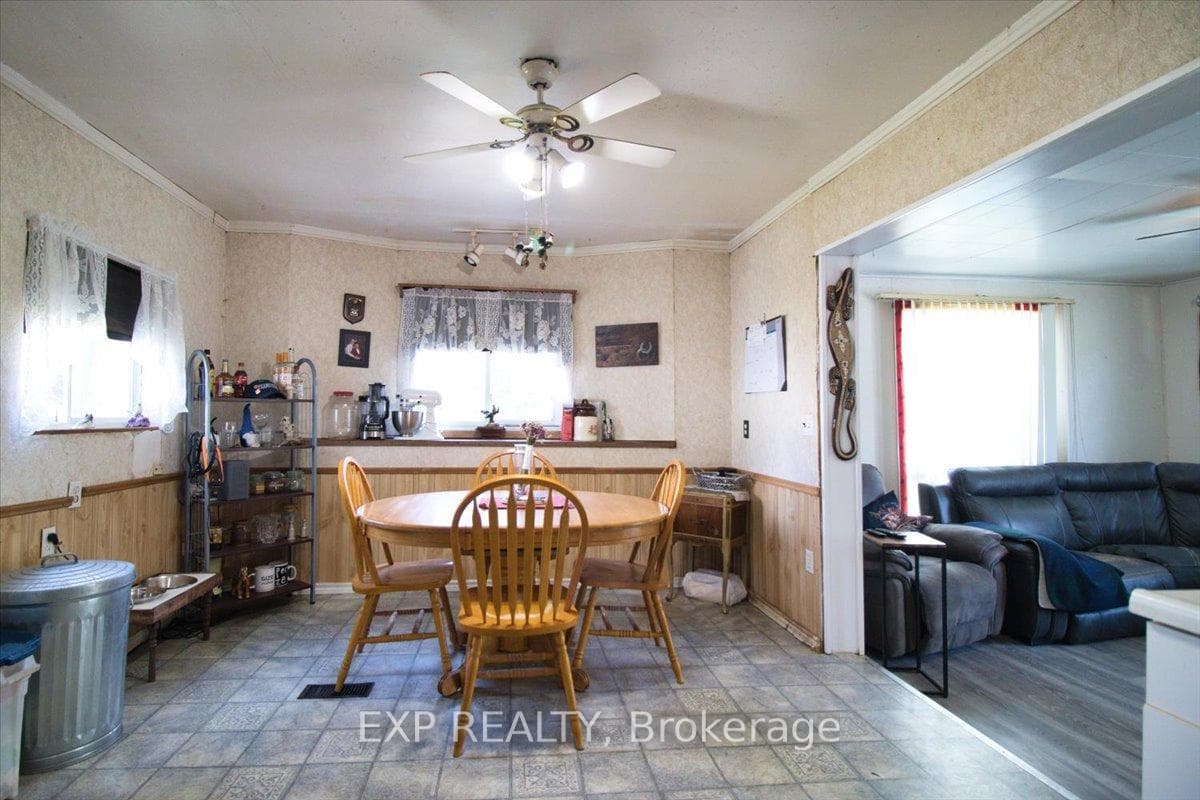 252 Queen Street photo 6