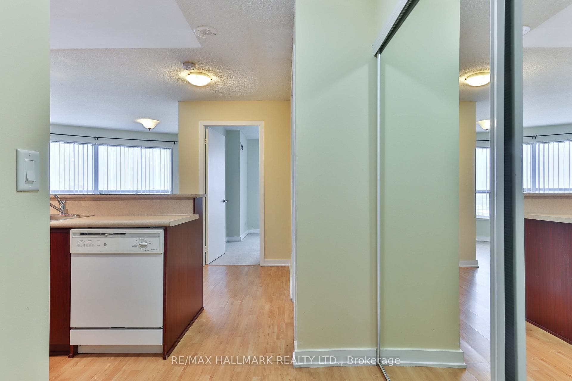 36 Lee Centre Drive Unit 1612 photo 5