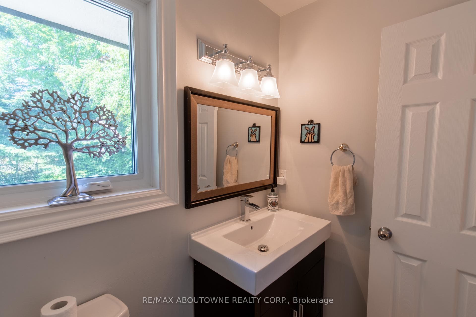 196 Charnwood Drive photo 23