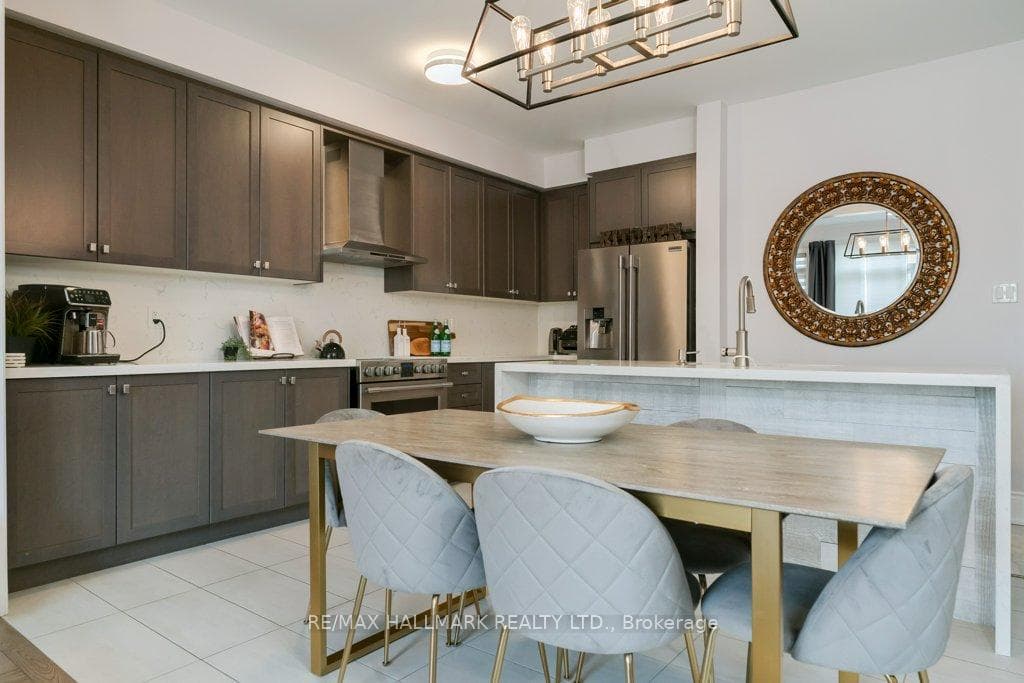 245 Cranbrook Crescent photo 7
