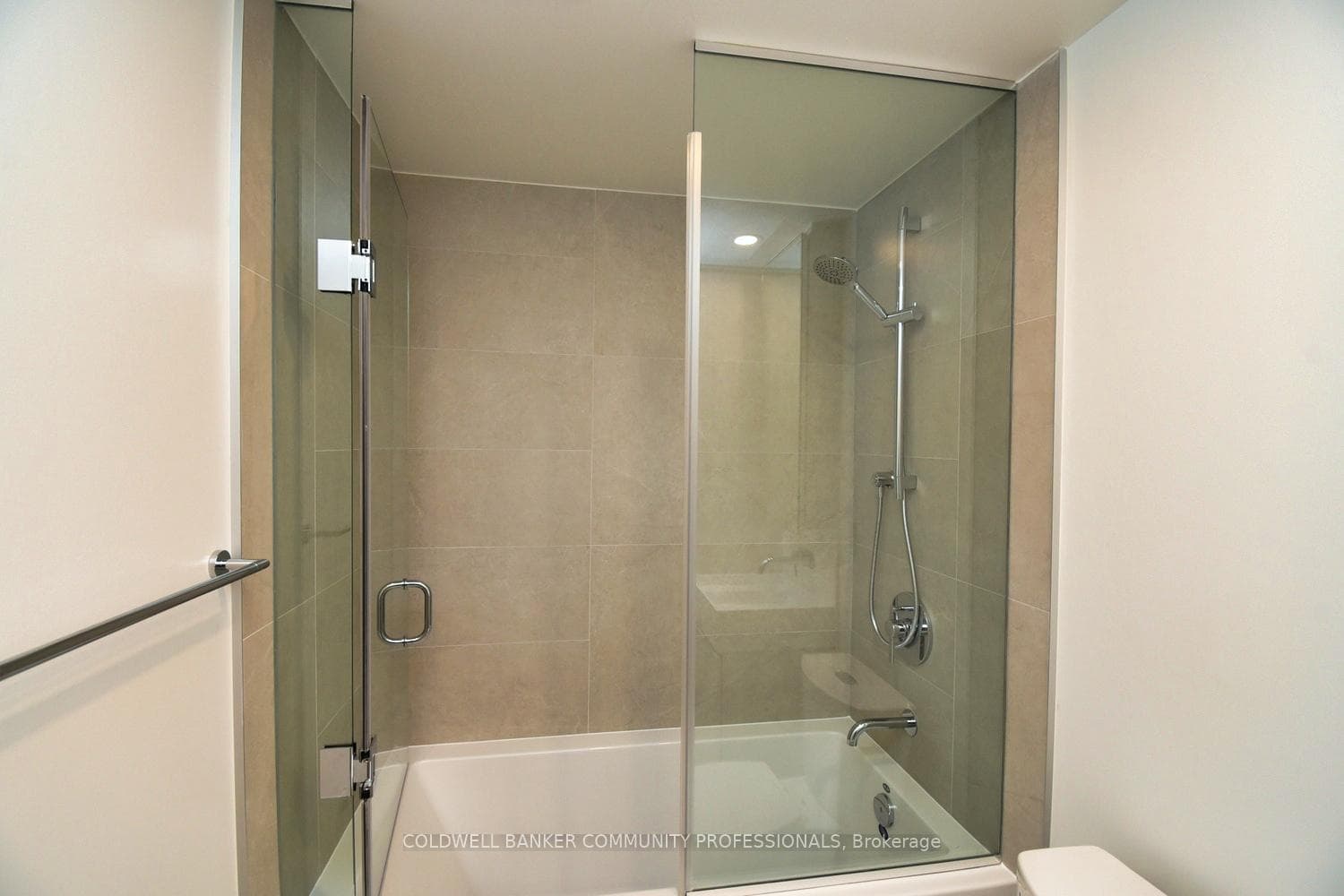 370 Martha Street Unit 811 photo 23