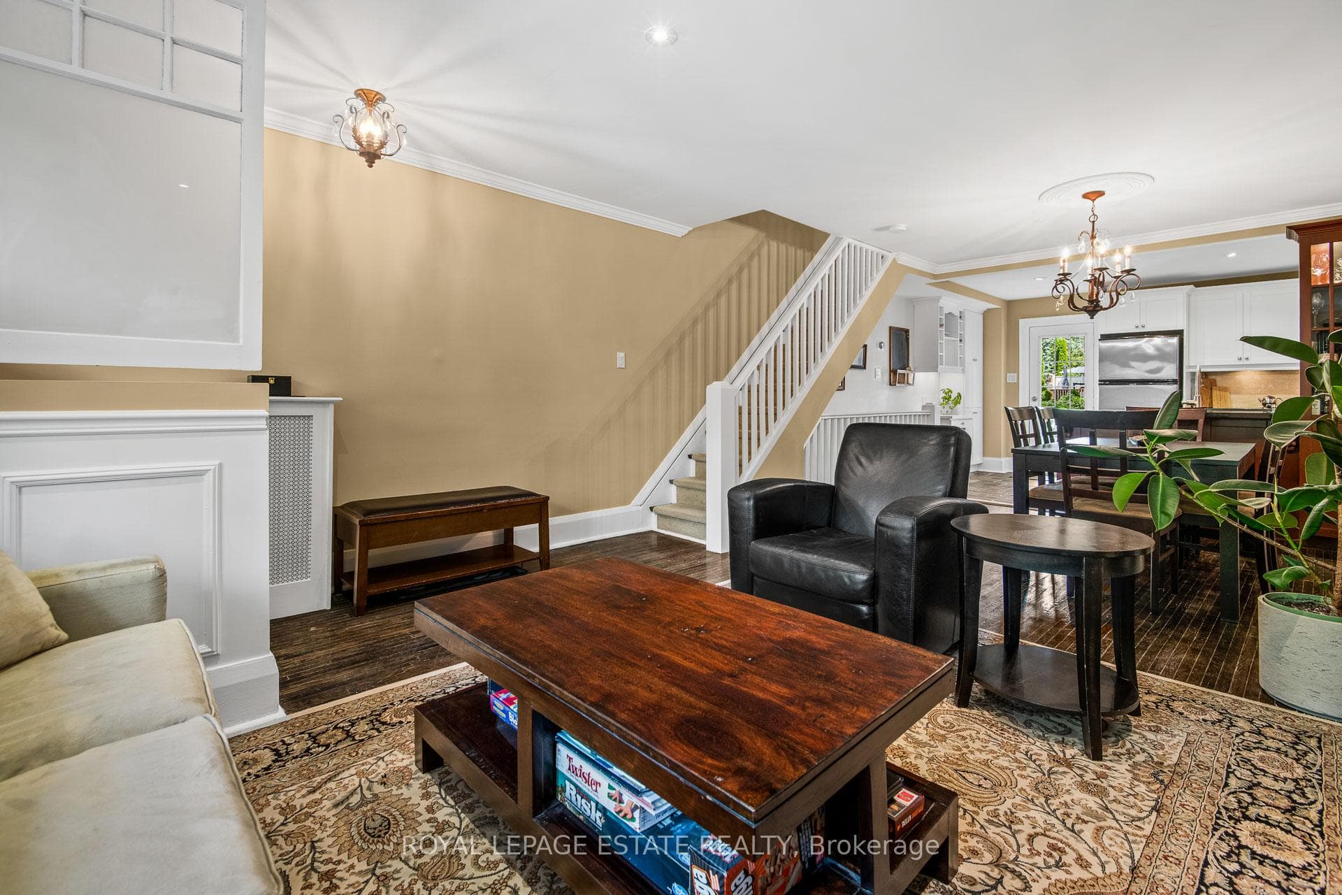 512 Soudan Avenue photo 9