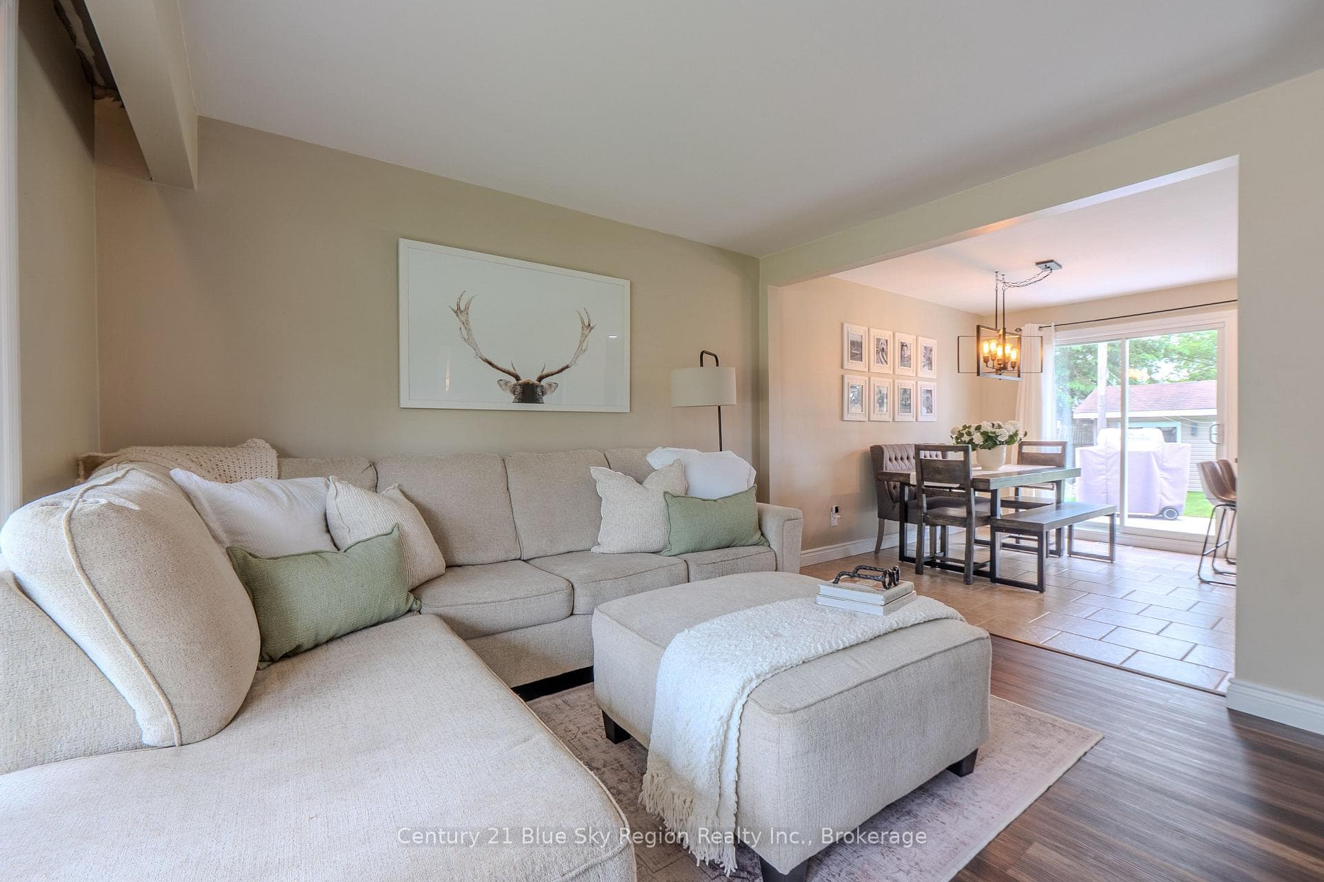 235 Orange Crescent photo 10