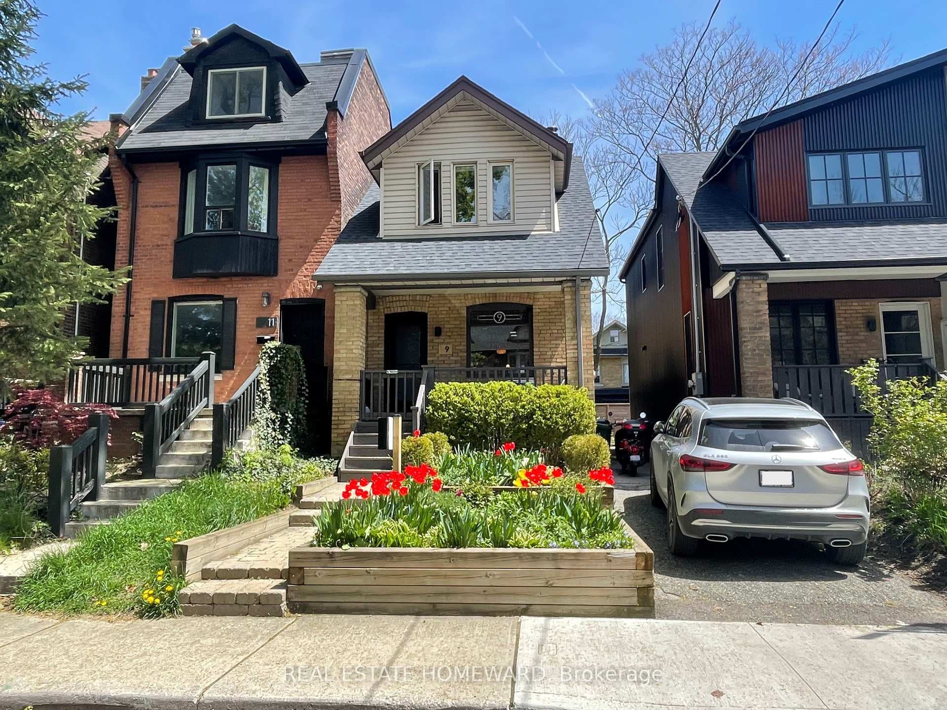 9 Bertmount Avenue photo 2