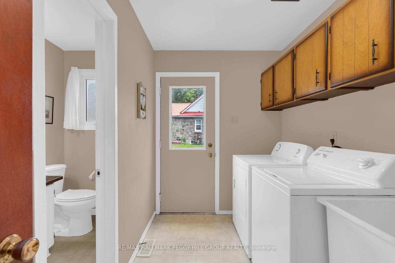 2222 Victoria Street photo 14