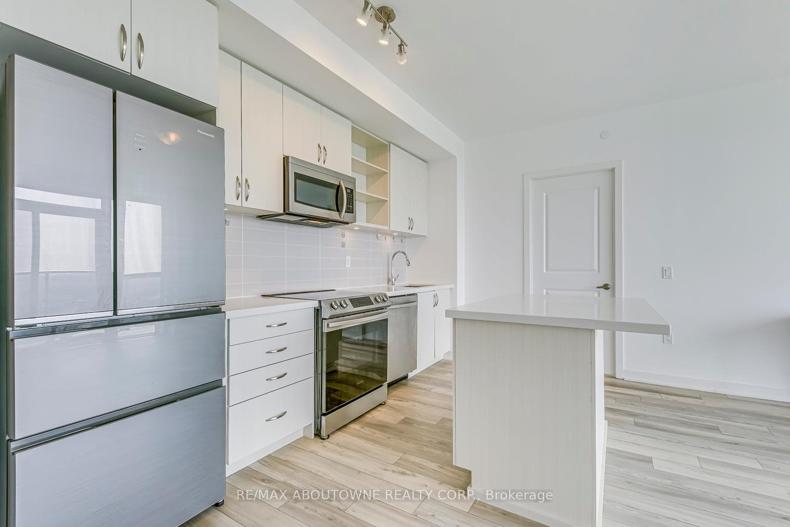 4699 Glen Erin Drive Unit 1804 photo 10