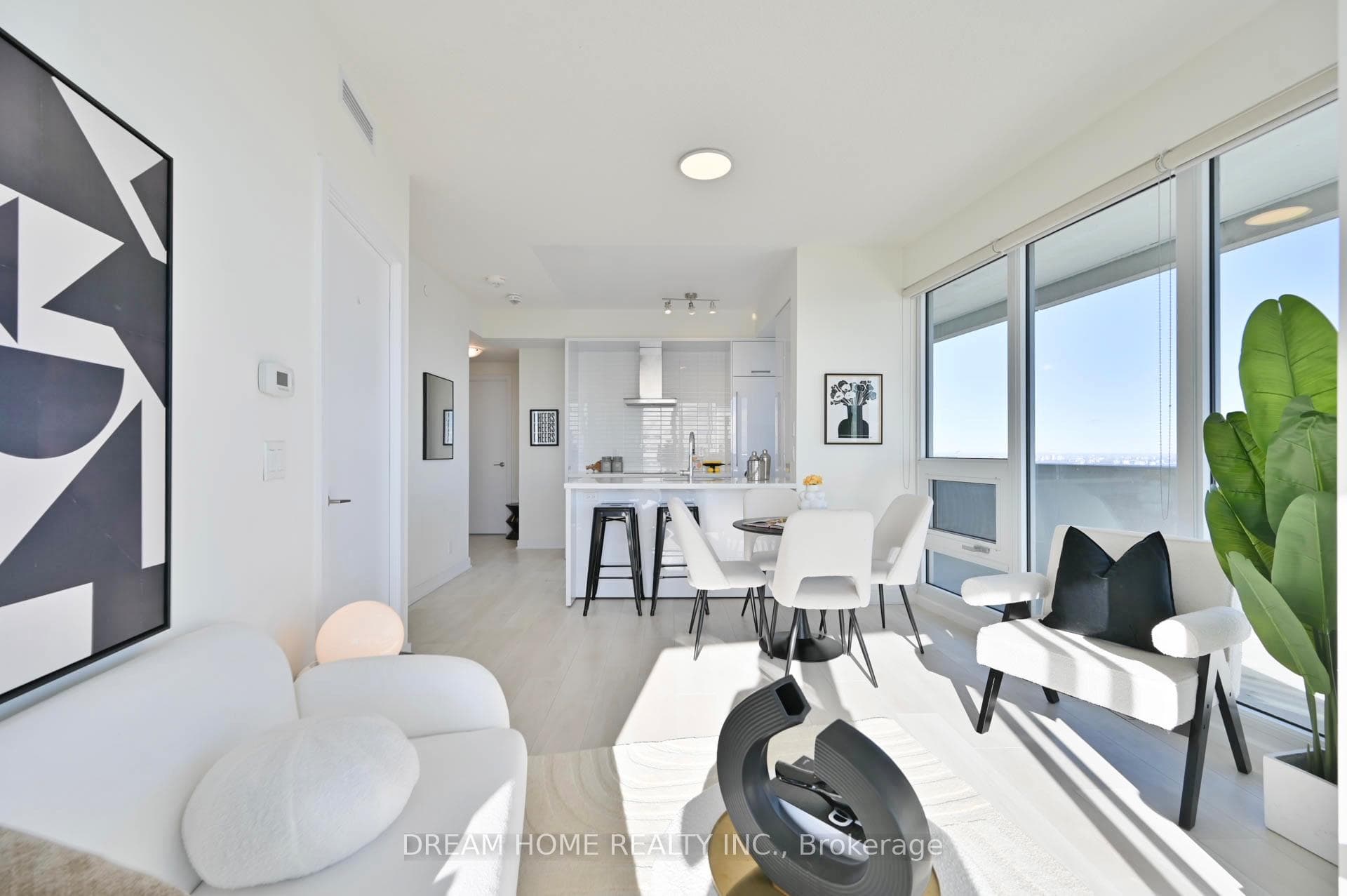 2221 Yonge Street Unit 5303 photo 9