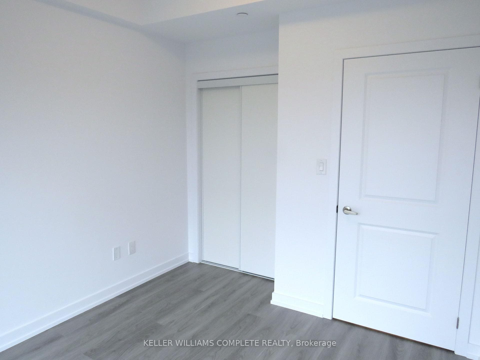 470 Dundas Street Unit 305 photo 11