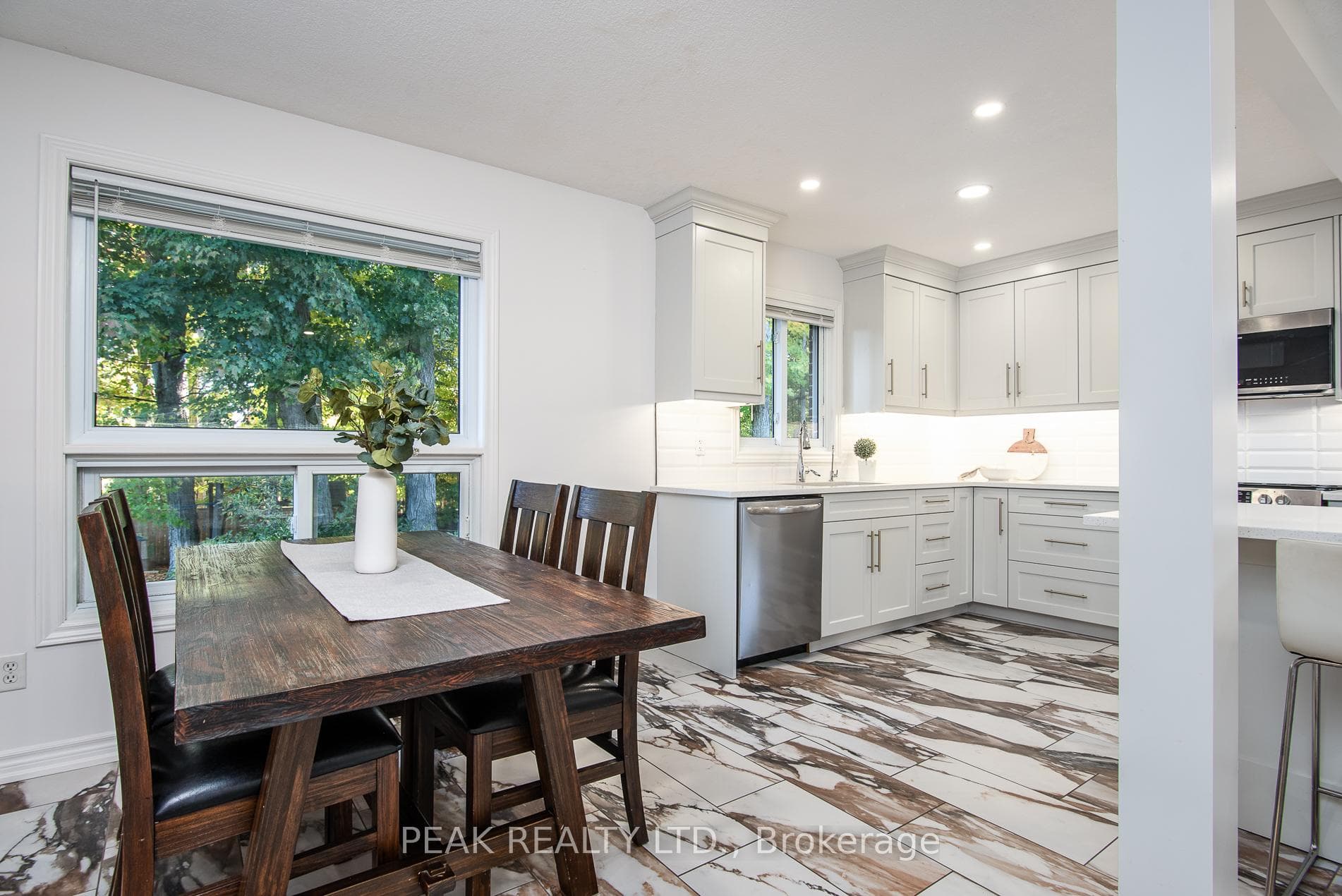 51 Eby Crescent photo 15