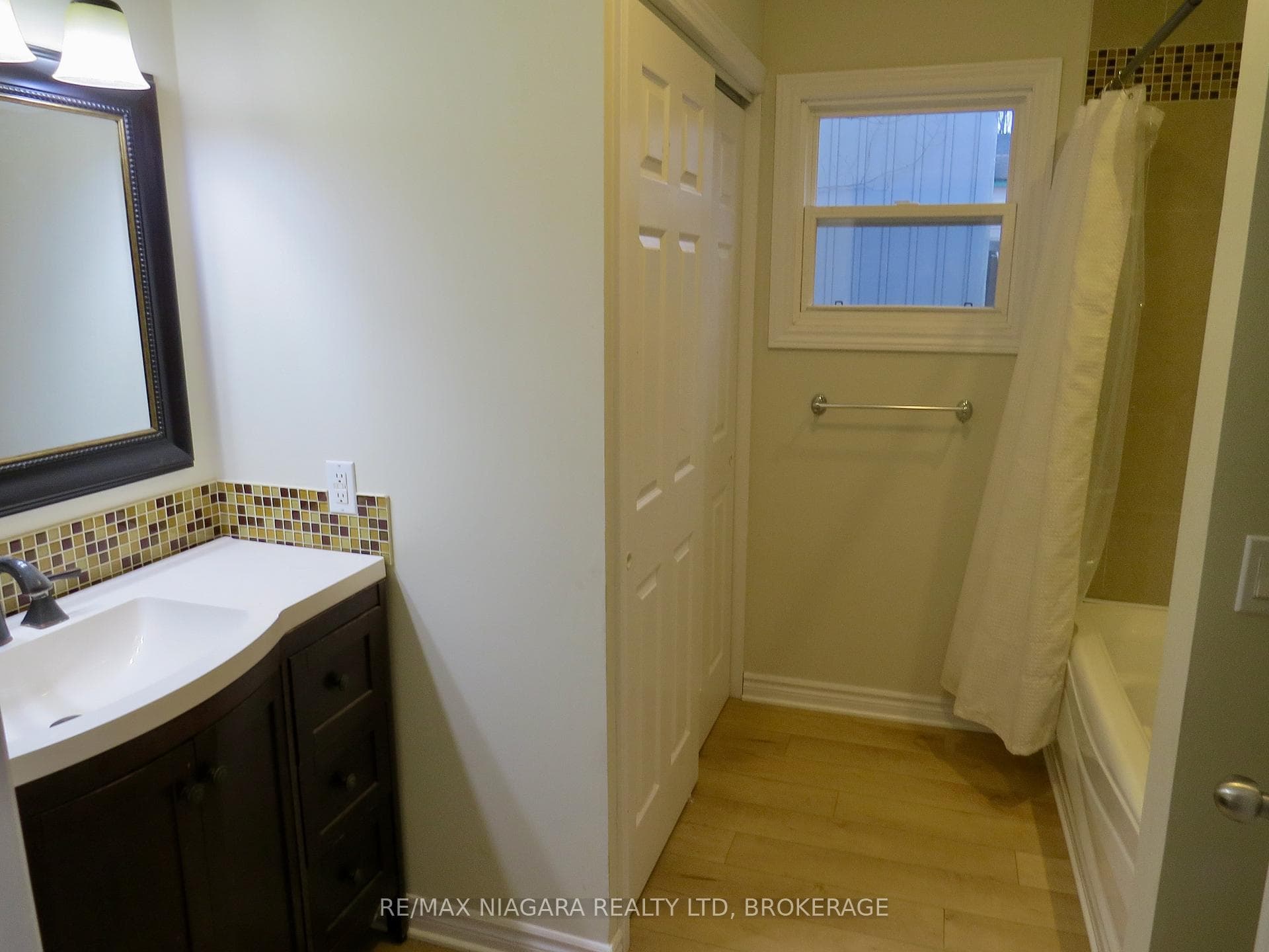 52 Mccormick Street photo 9