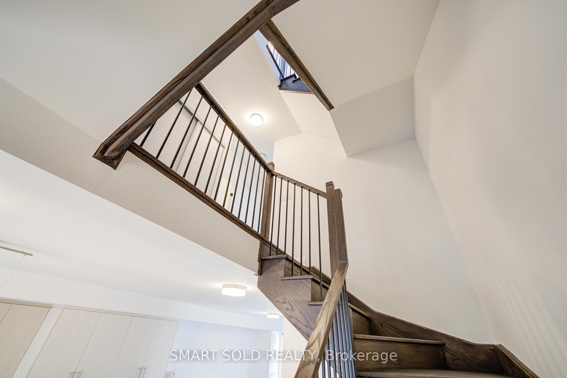 63 Alton Crescent photo 5