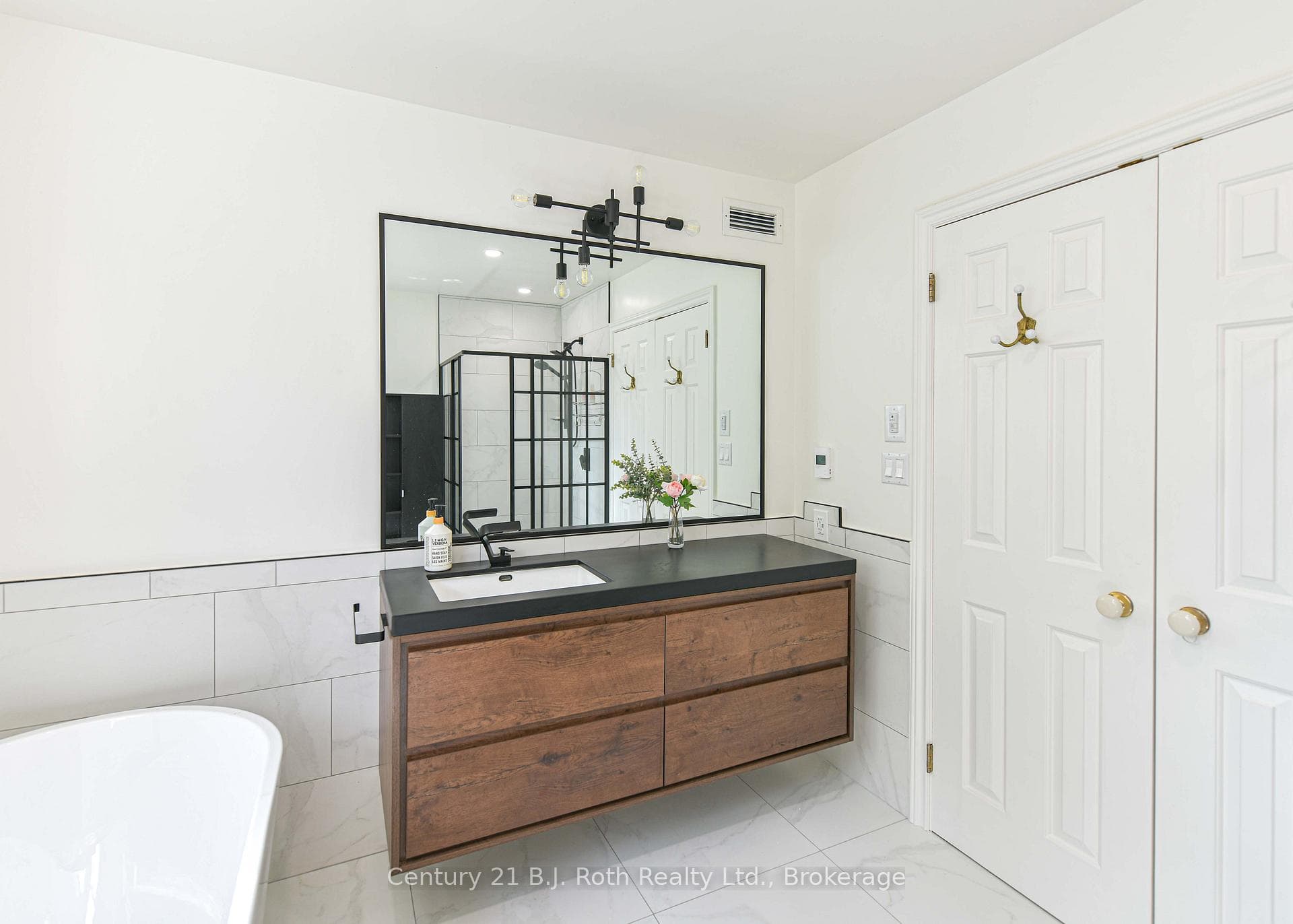 Primary ensuite bathroom