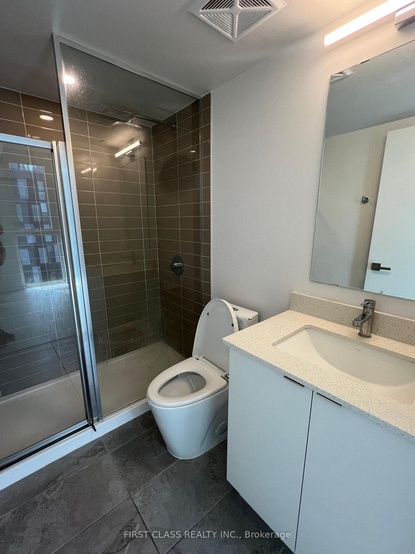 Ensuite Master Washroom