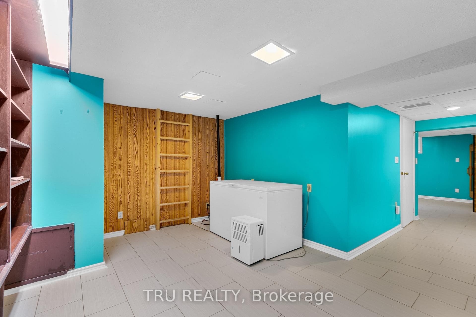 715 Mooneys Bay Place photo 31