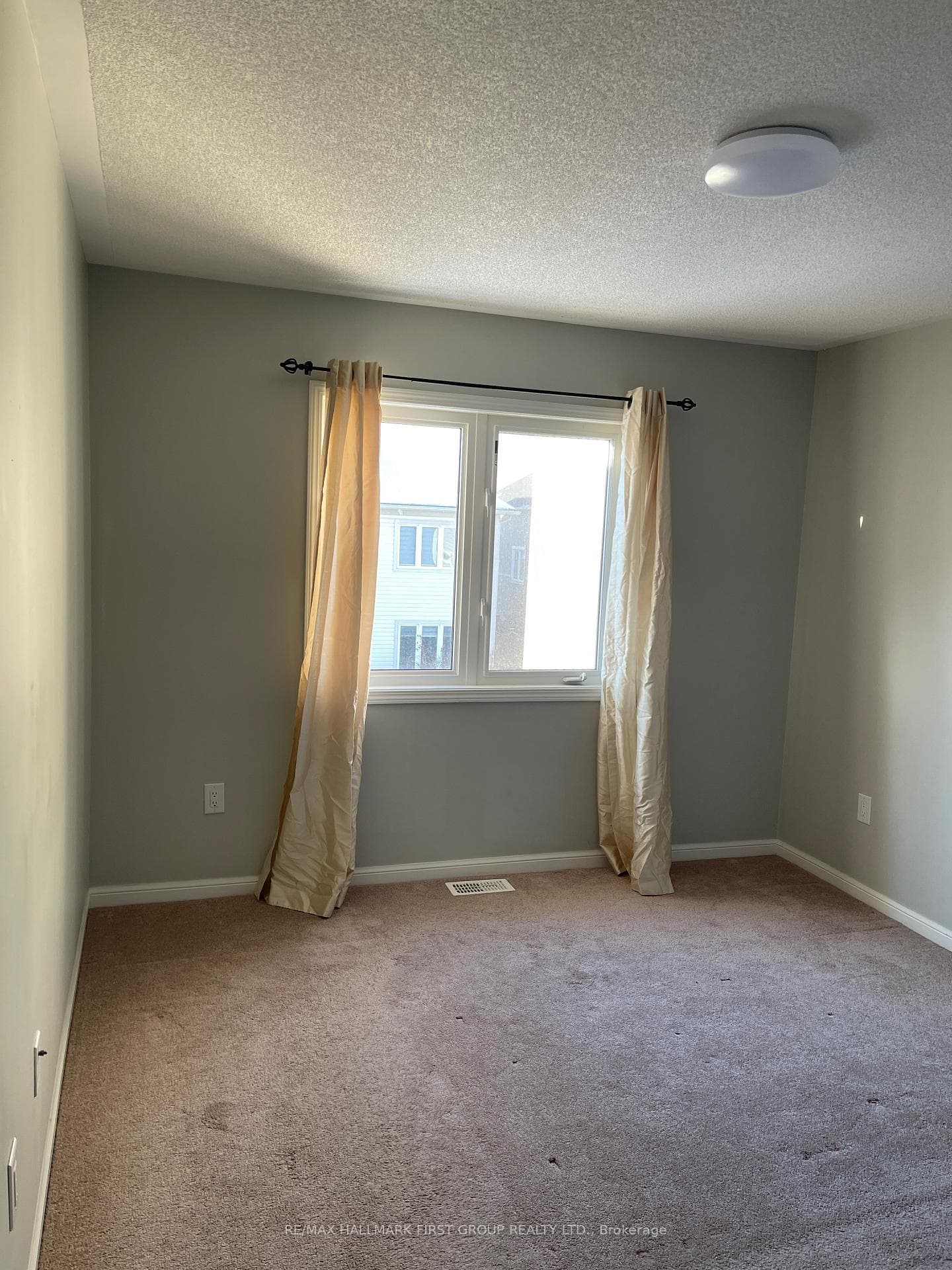6 Devlin Crescent photo 8