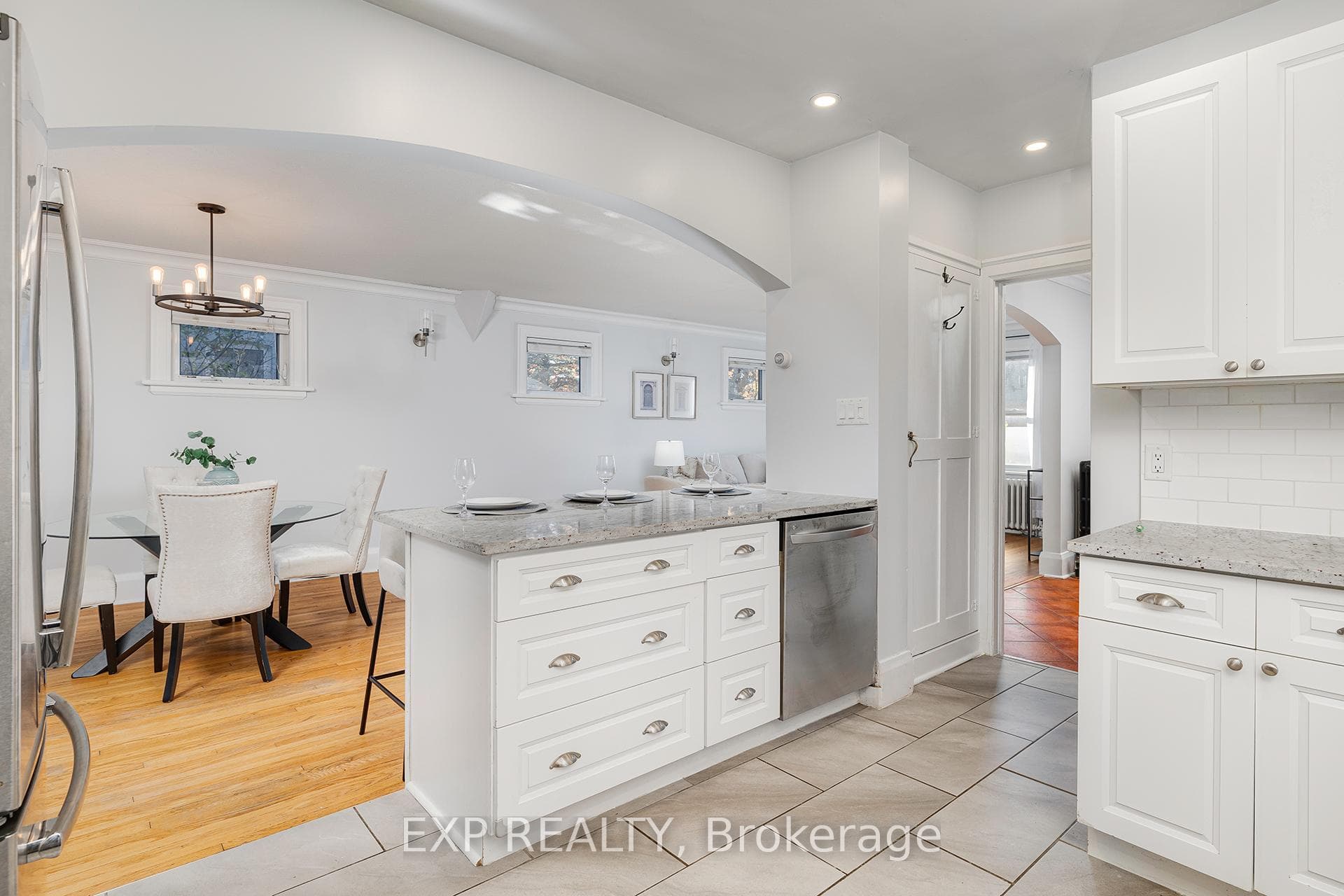 116 Wellington Street photo 9
