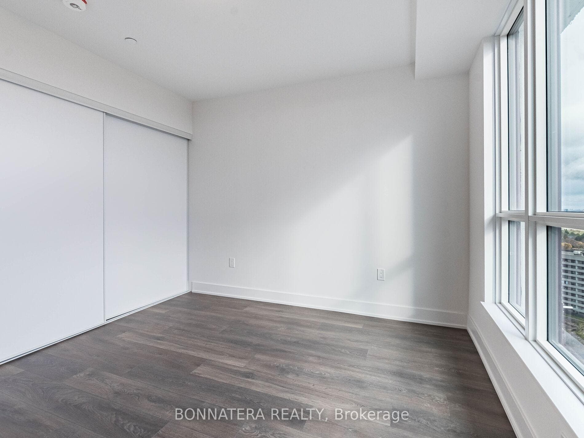 202 Burnhamthorpe Road Unit 1702 photo 21