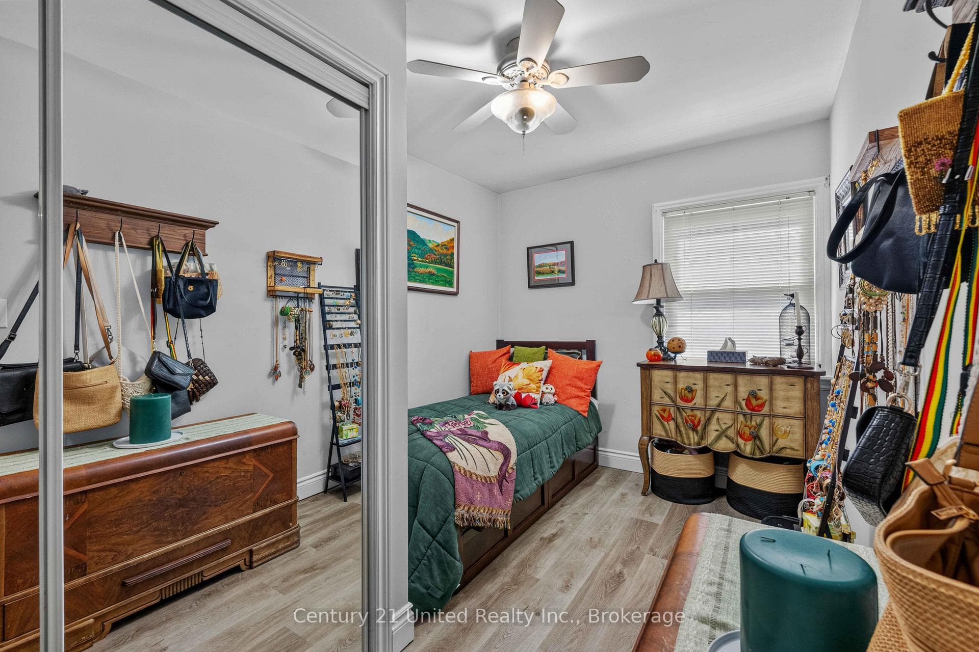525 Howden Street photo 18