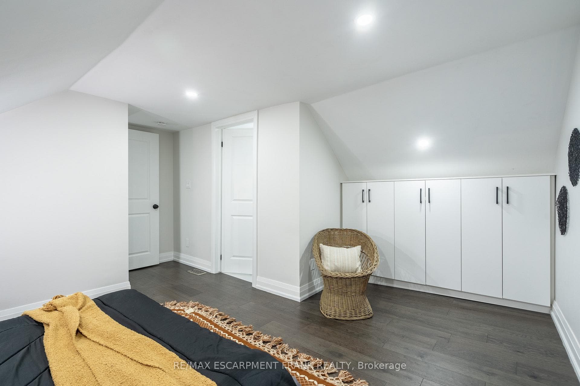 25 East 24th Street photo 25