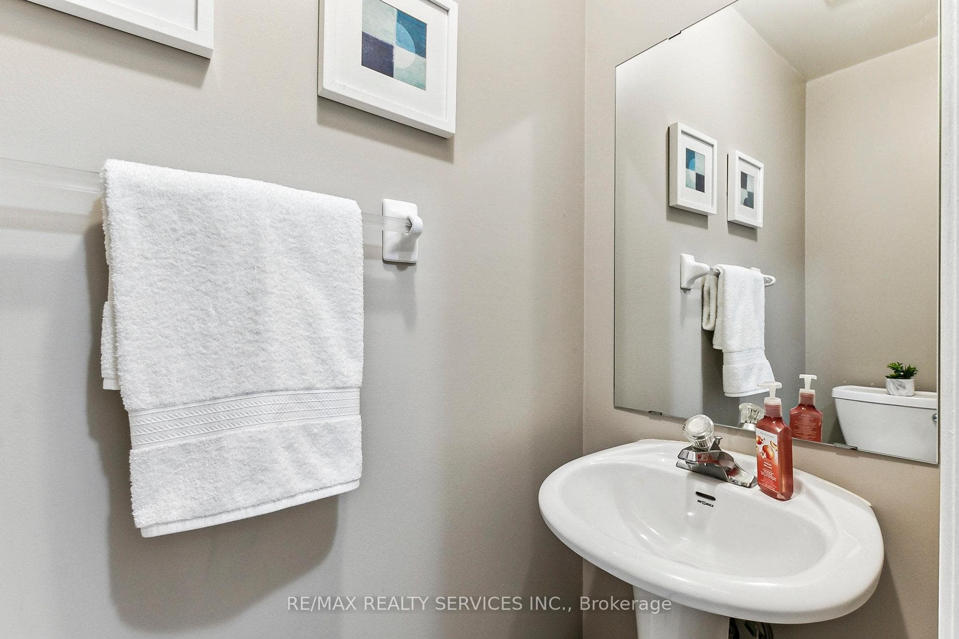 53 Baccarat Crescent photo 22