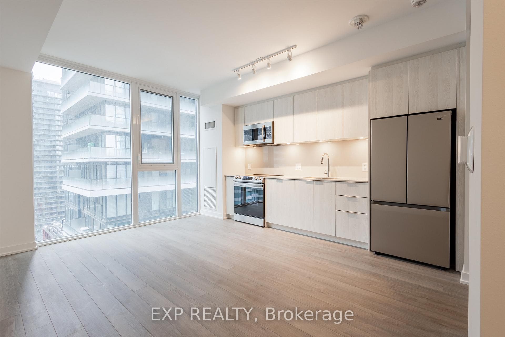 357 King Street Unit 1707 photo 6