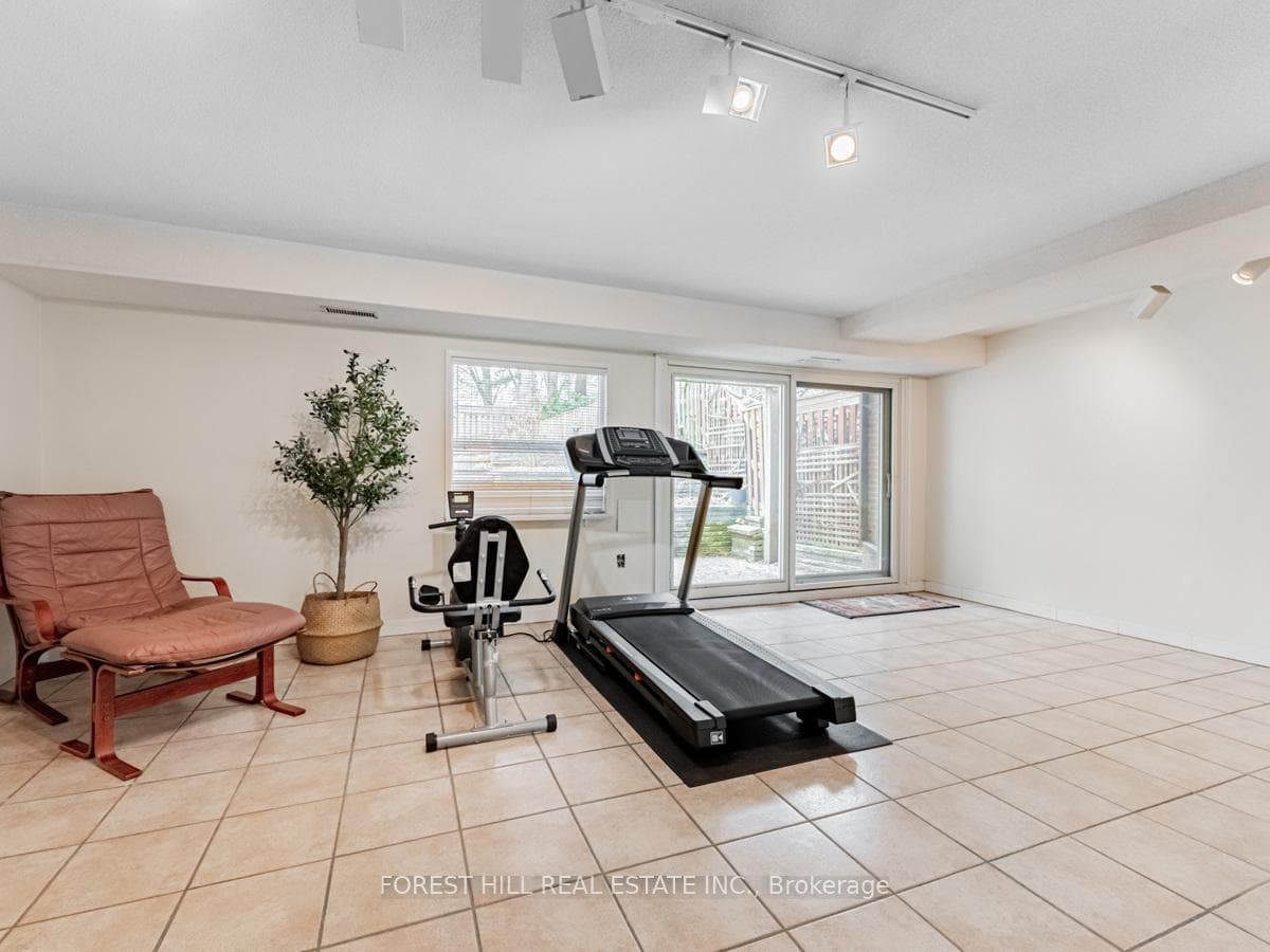 772 Avenue Road photo 37