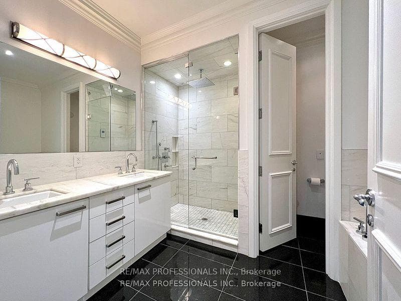 311 Bay Street Unit 4803 photo 27