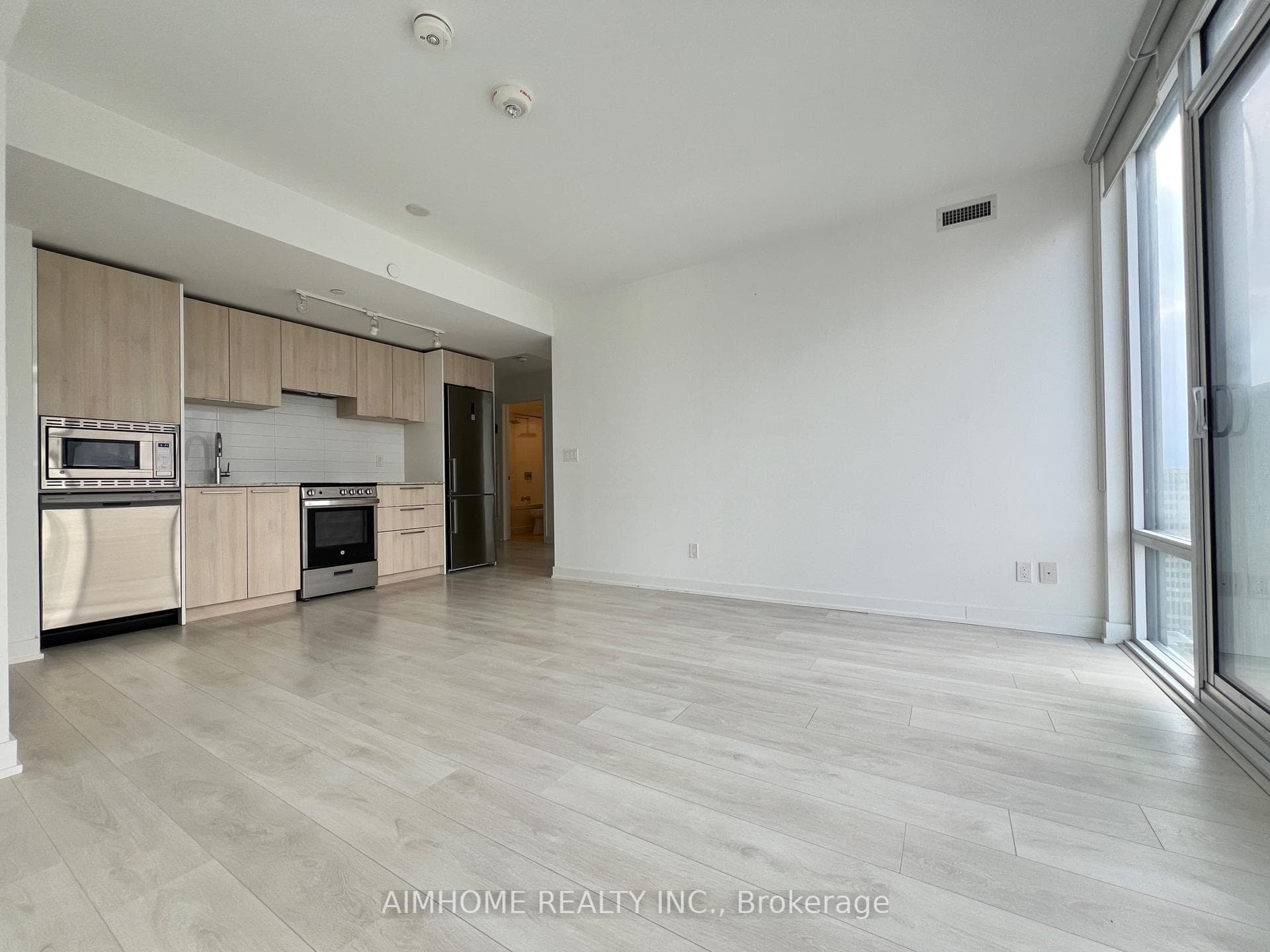 501 Yonge Street Unit 3205 photo 6